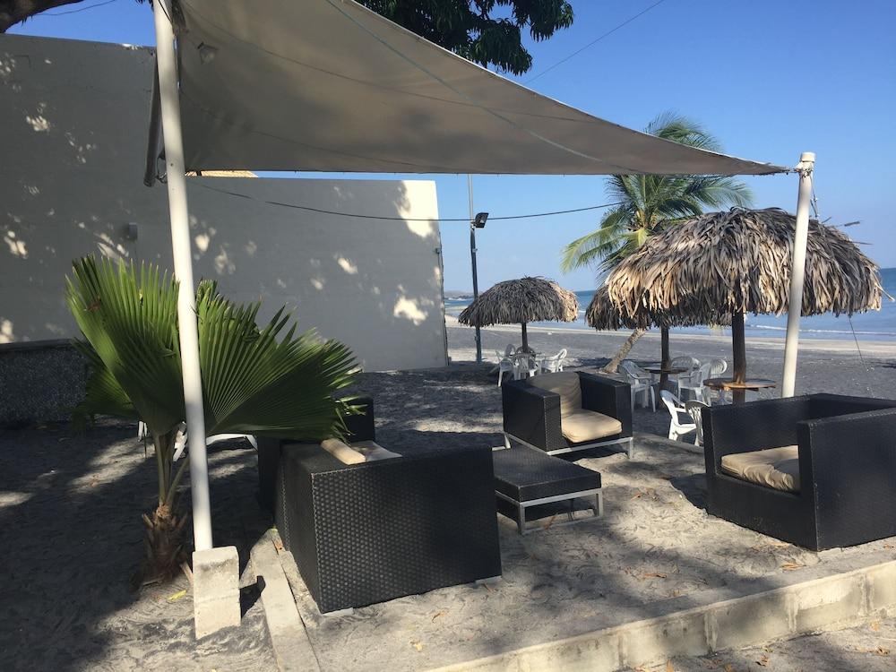 Vista Exterior Coronado Luxury Club & Suites