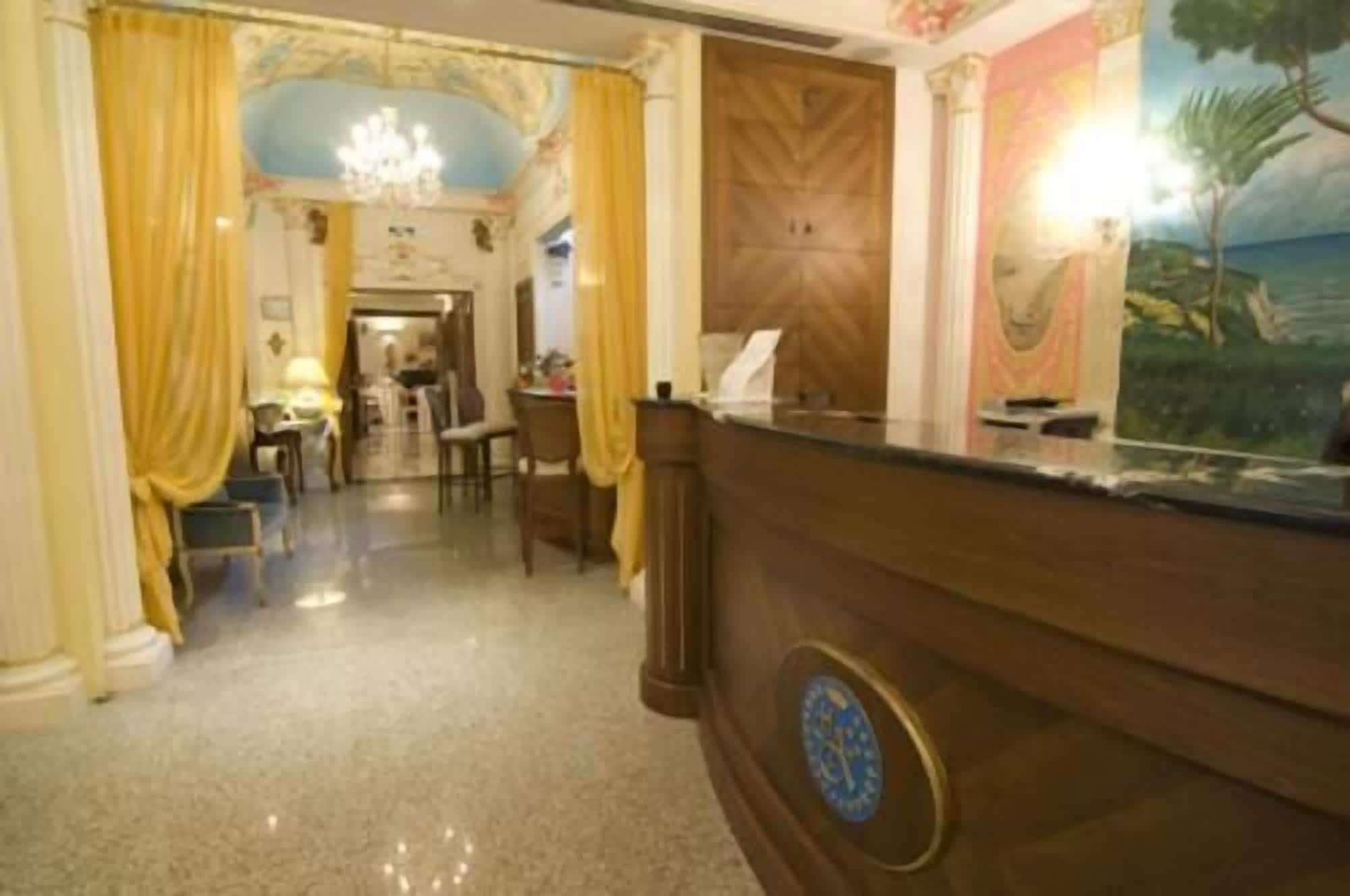 Vista Lobby Hotel Alba
