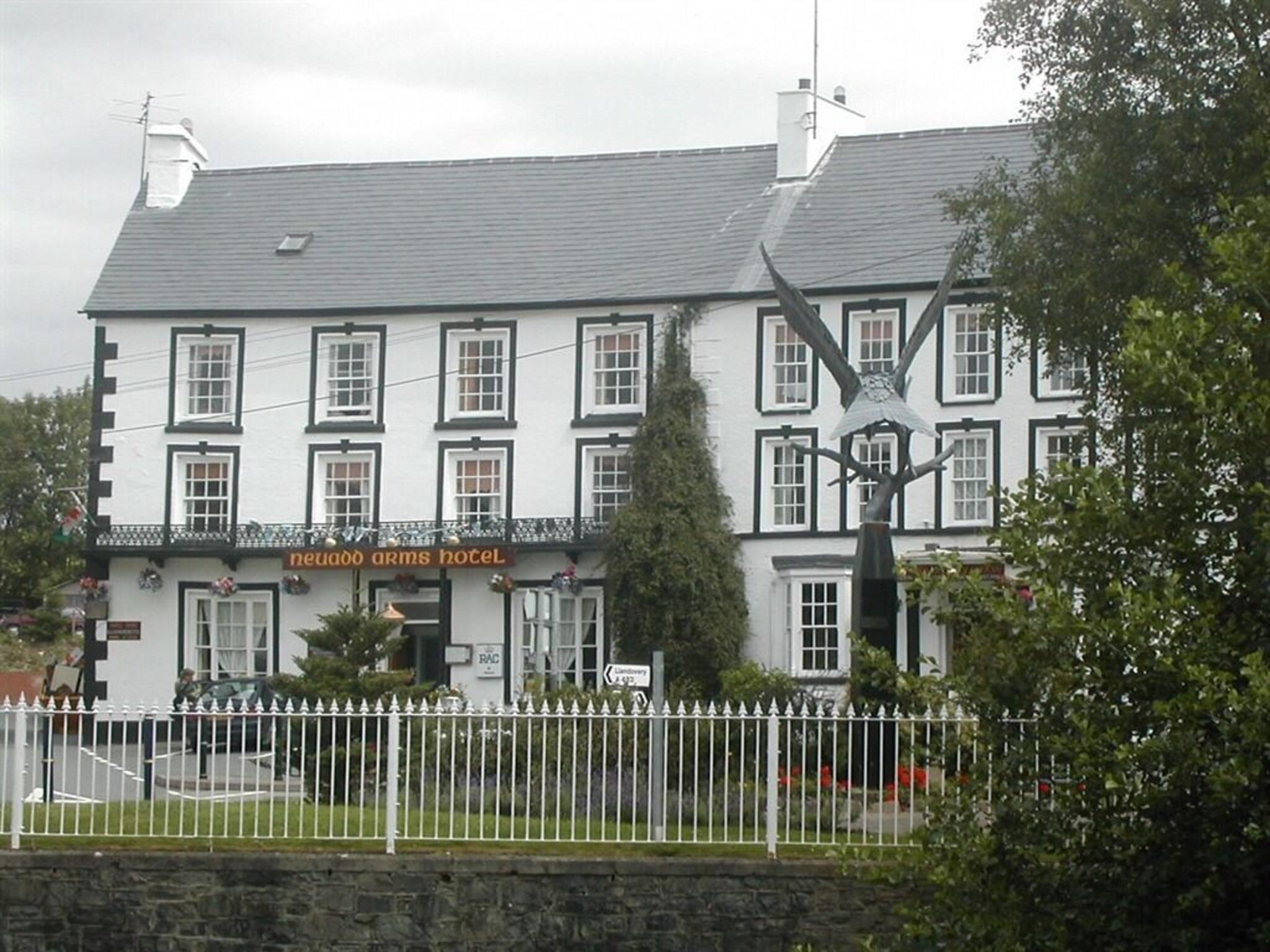 Vista Exterior Neuadd Arms Hotel