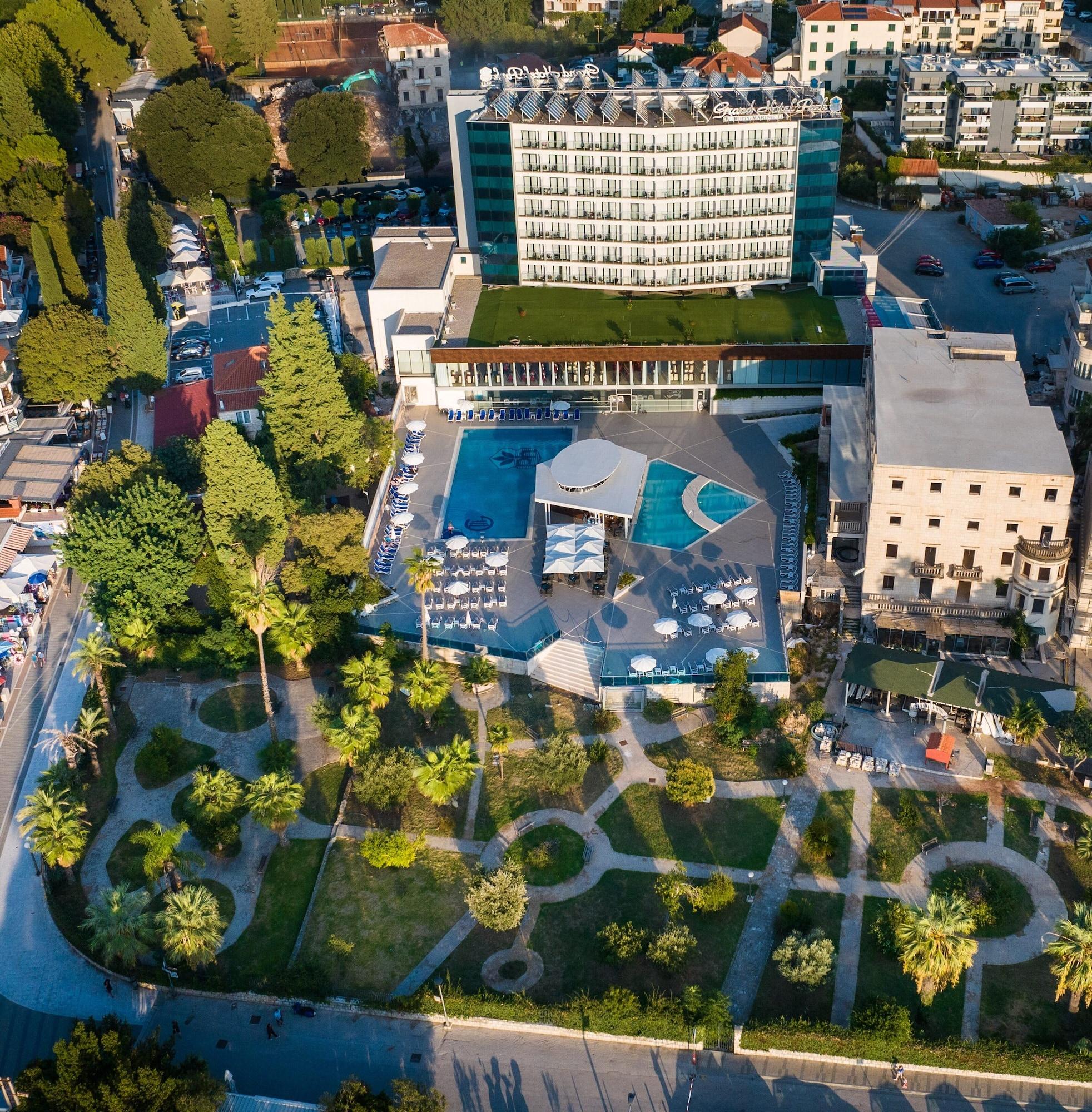 Vista Exterior Grand Hotel Park