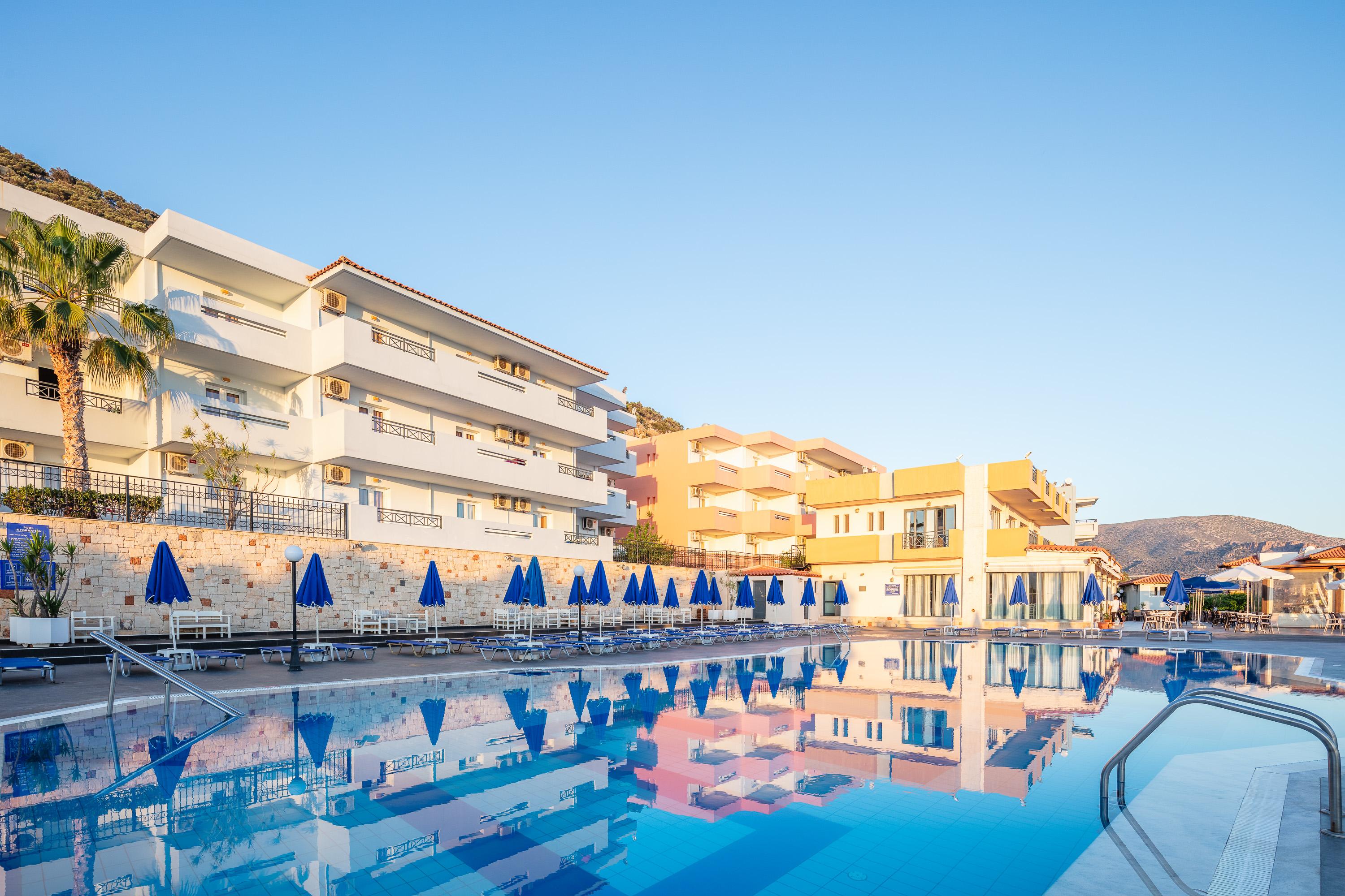 Vista Piscina Koni Village Hotel