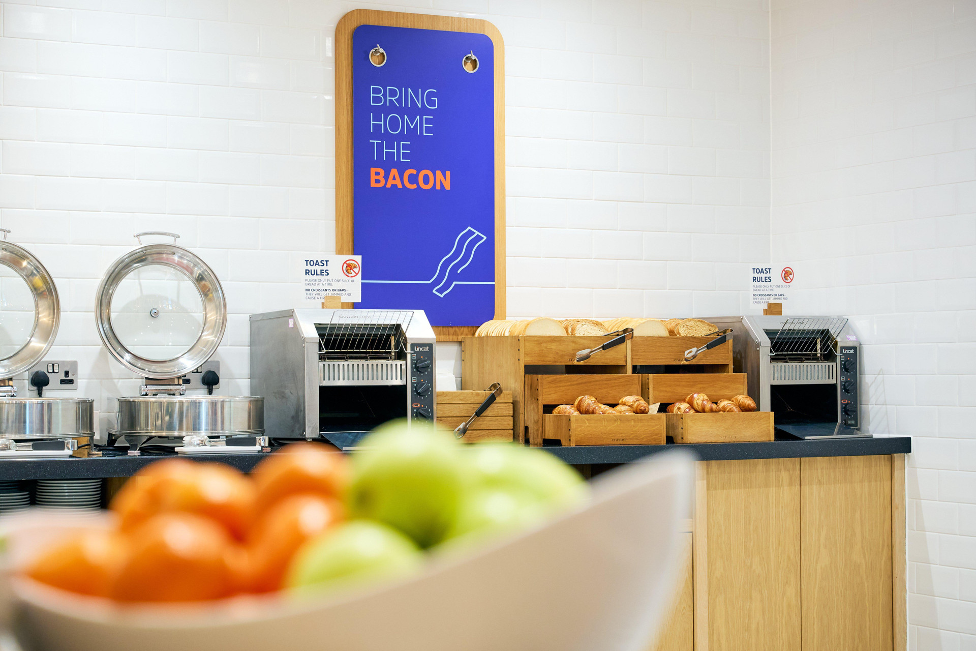Restaurant Holiday Inn Express London Croydon by IHG