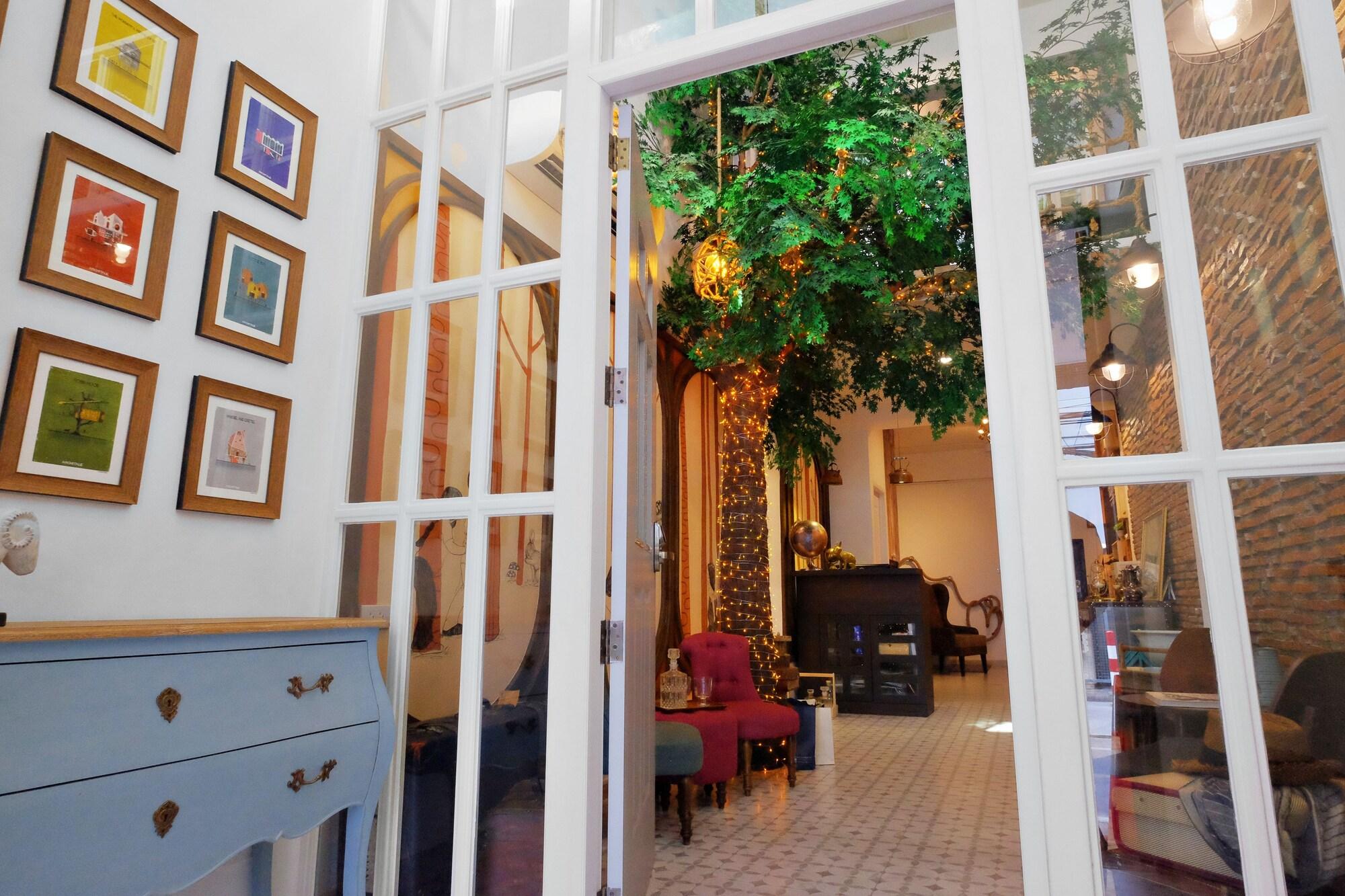 Vista Lobby Hide and Seek Boutique Hometel