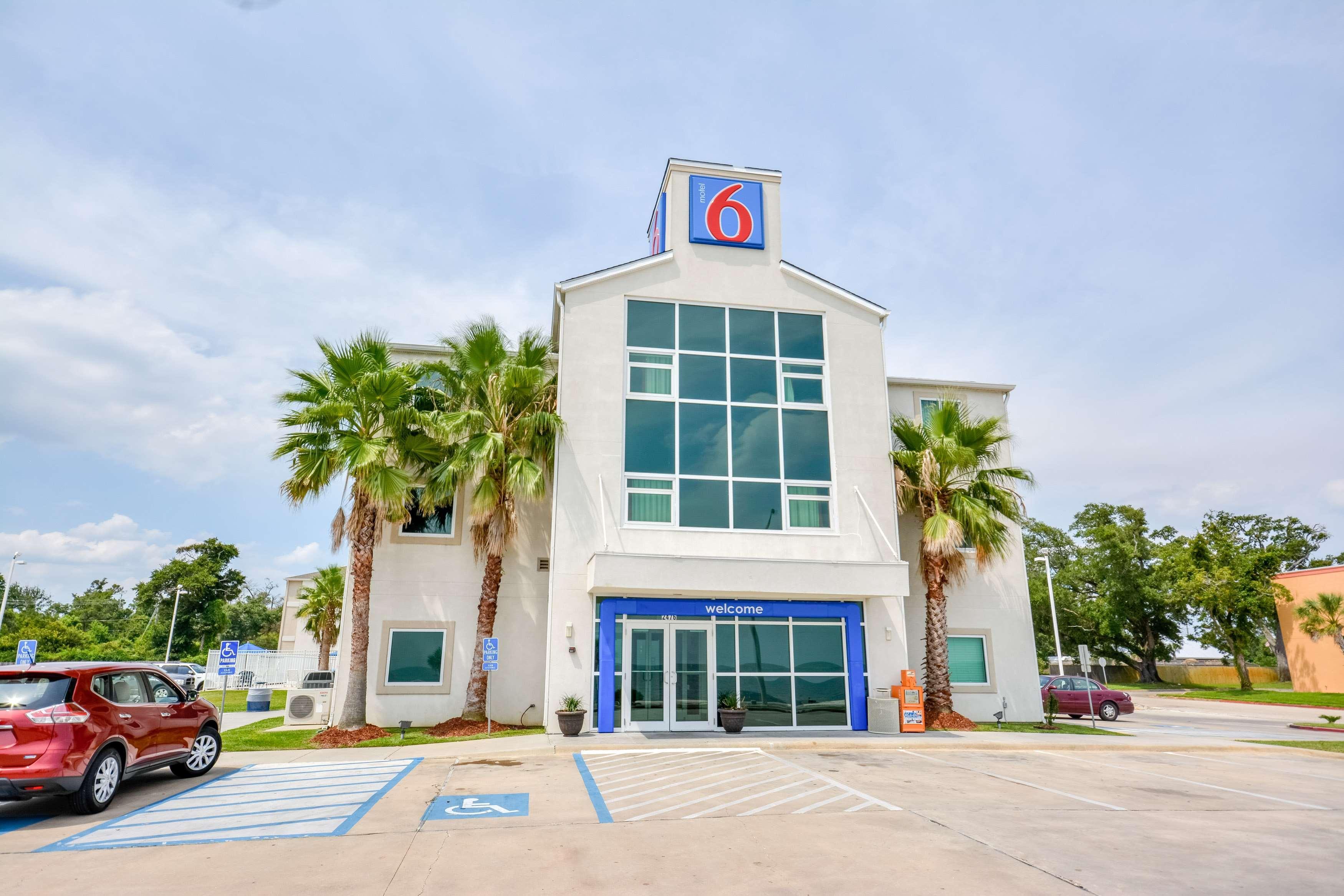 Vista Exterior Motel 6 Biloxi, MS - Beach