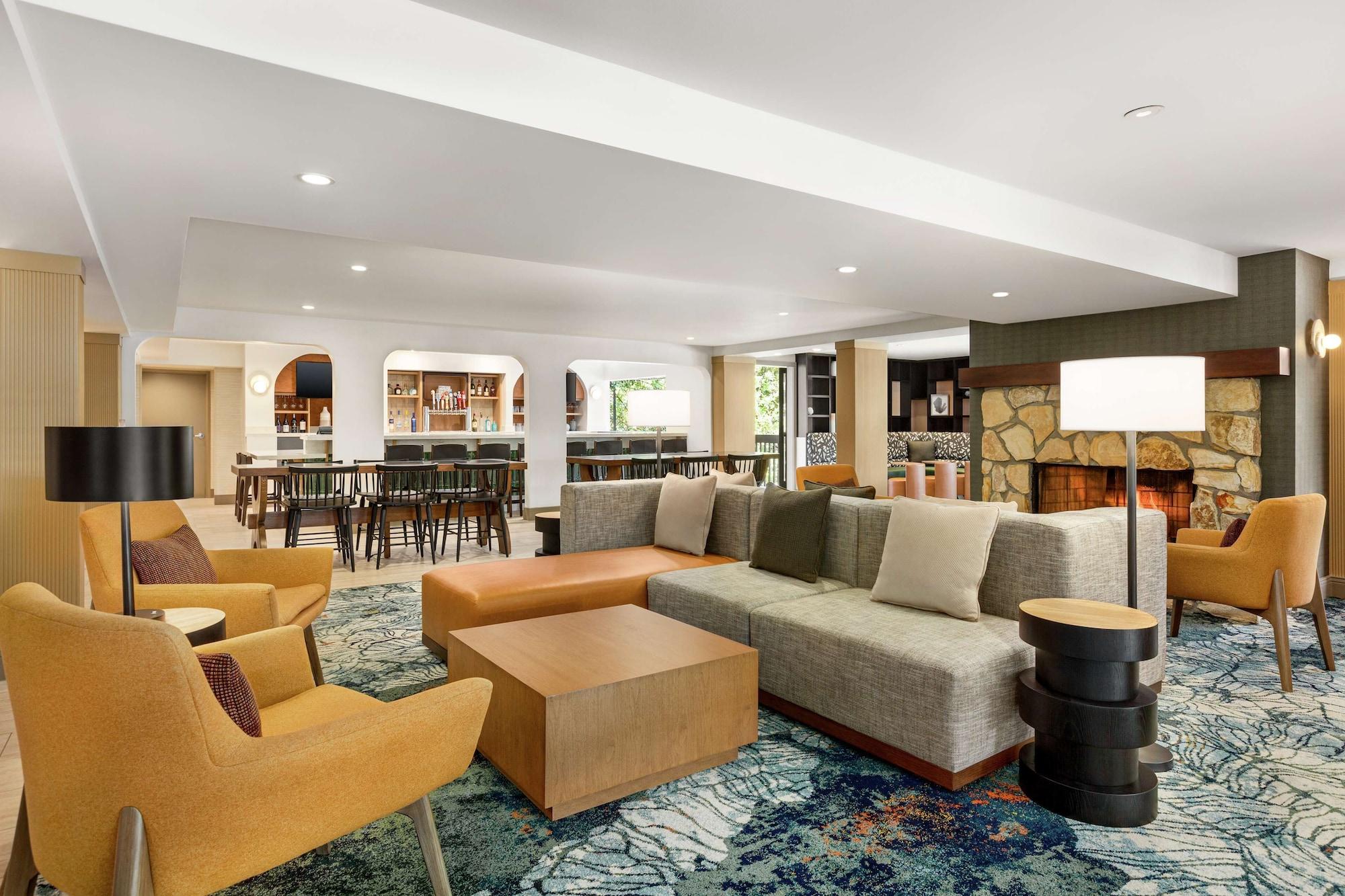 Vista Lobby Hilton Garden Inn Monterey
