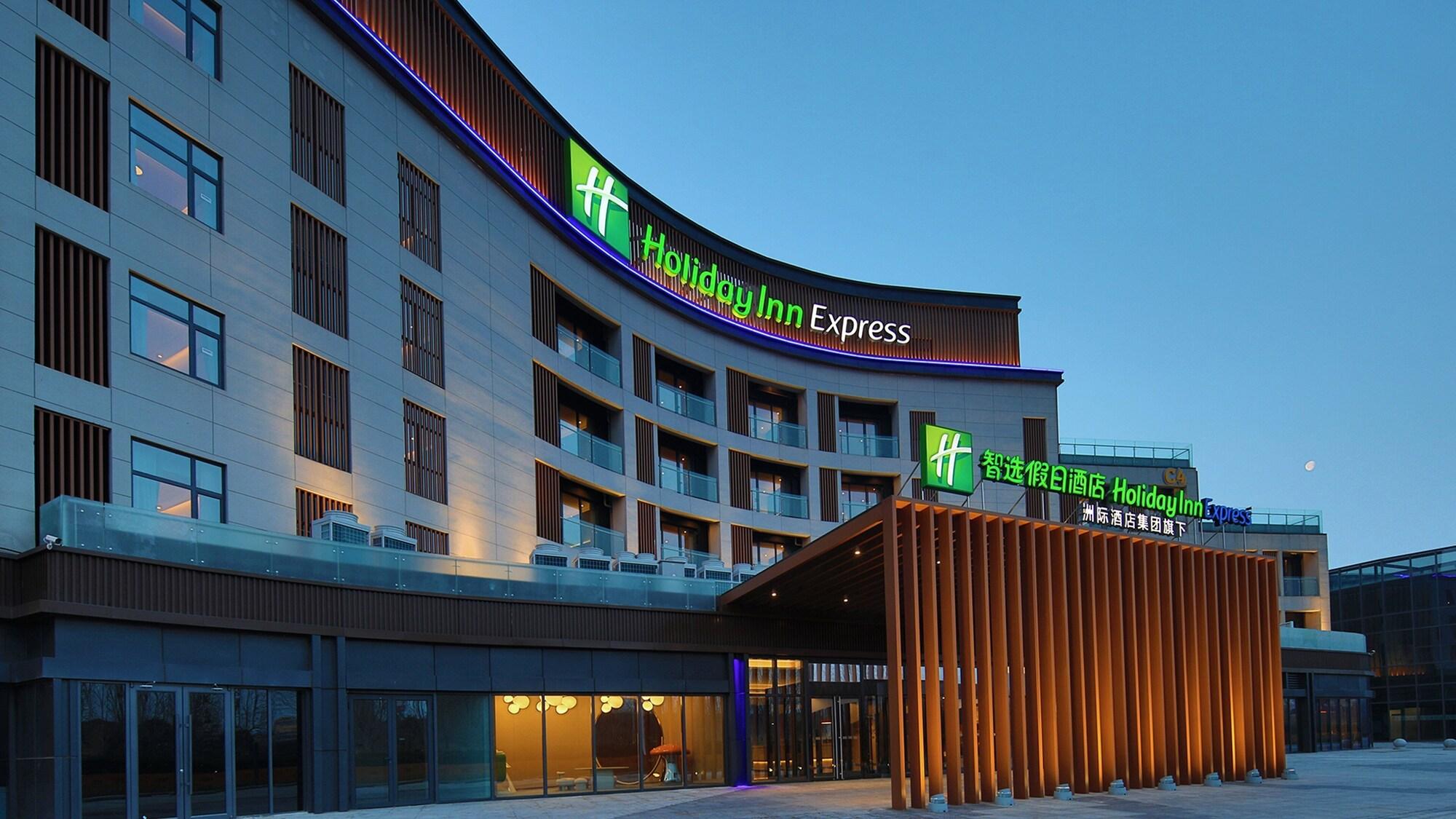 Varios Holiday Inn Express Dalian Golden Pebble Beach by IHG