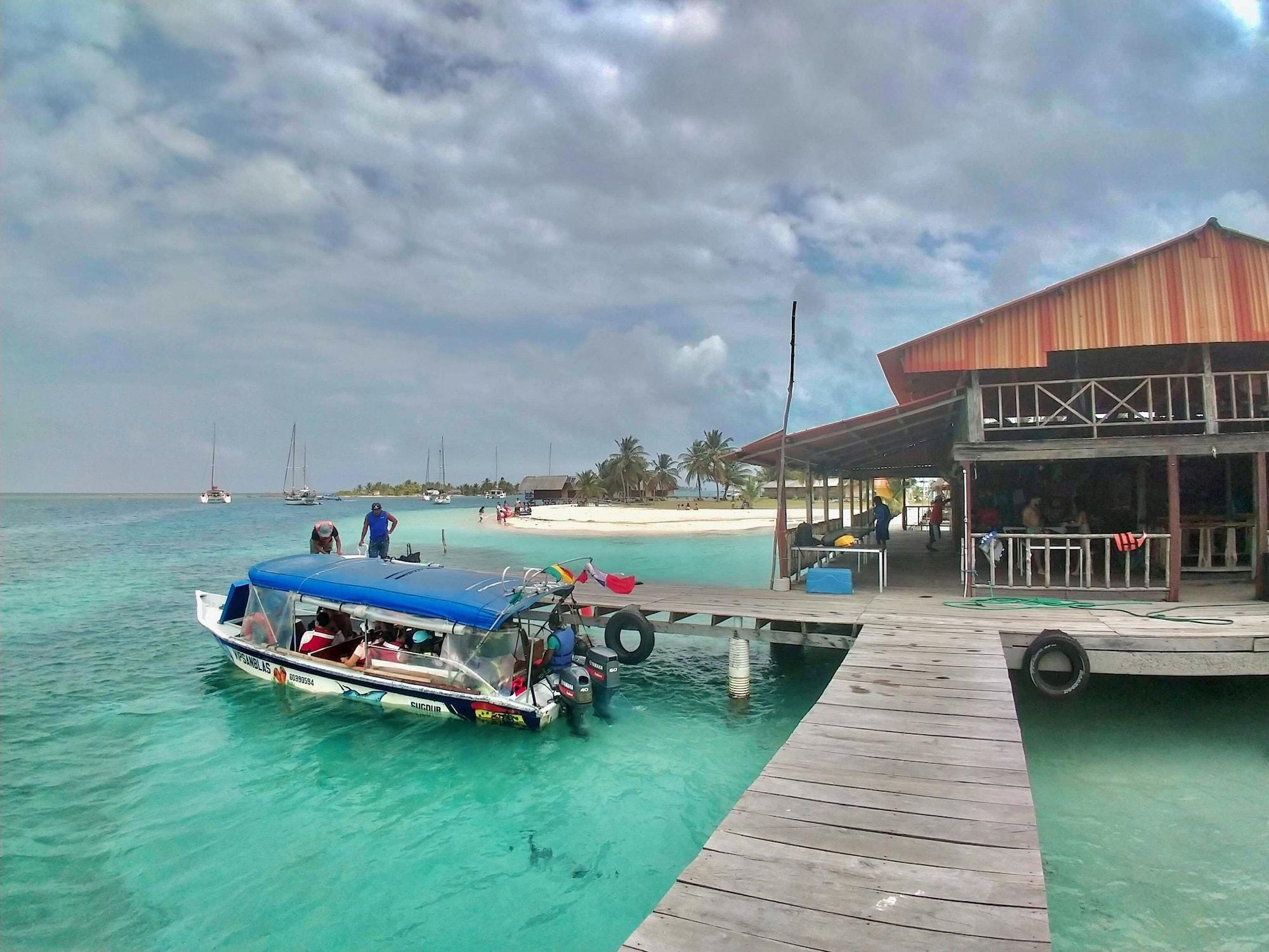 Instalaciones Recreativas Private wood Cabins on San Blas island - private bathroom