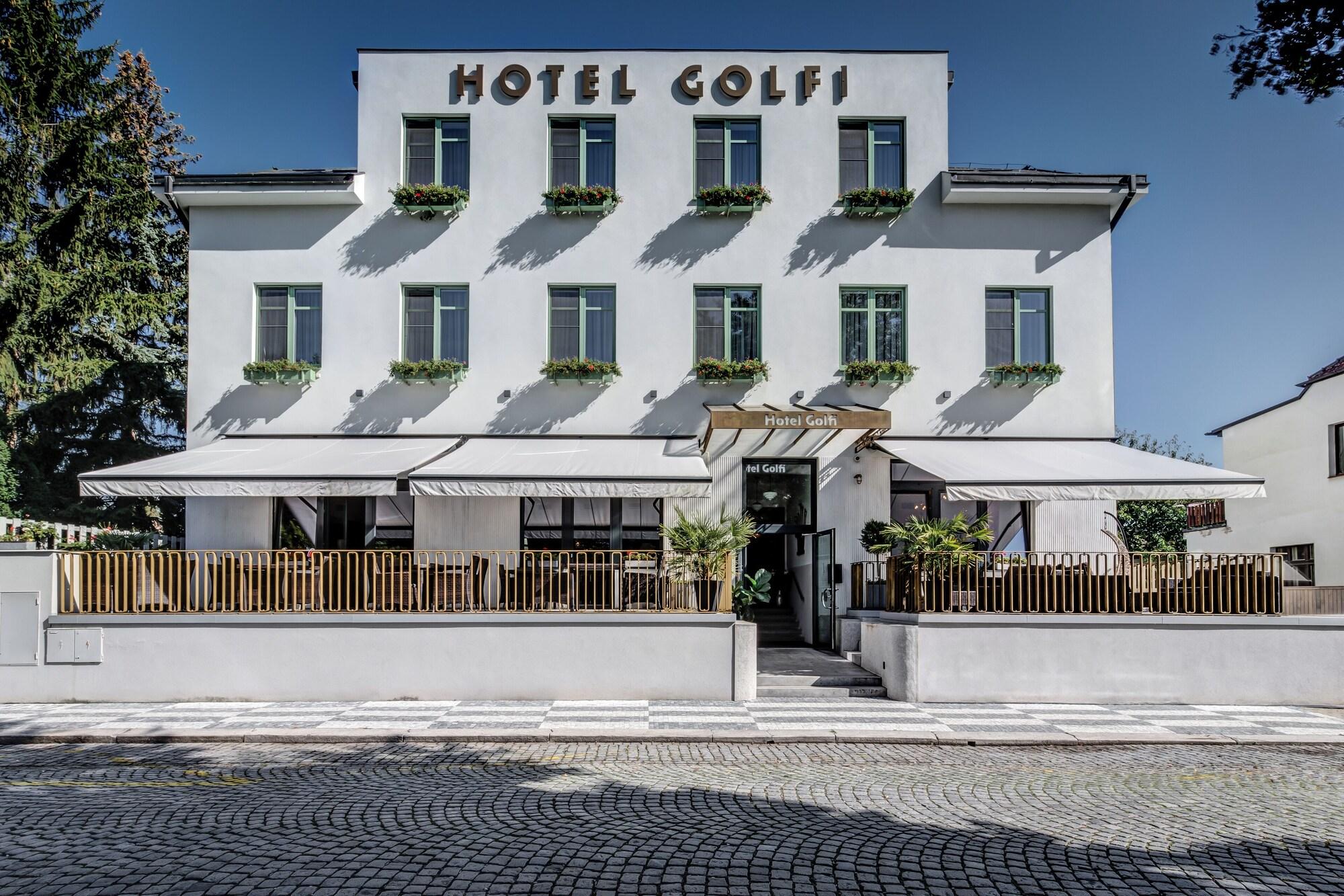 Varios Hotel Golfi