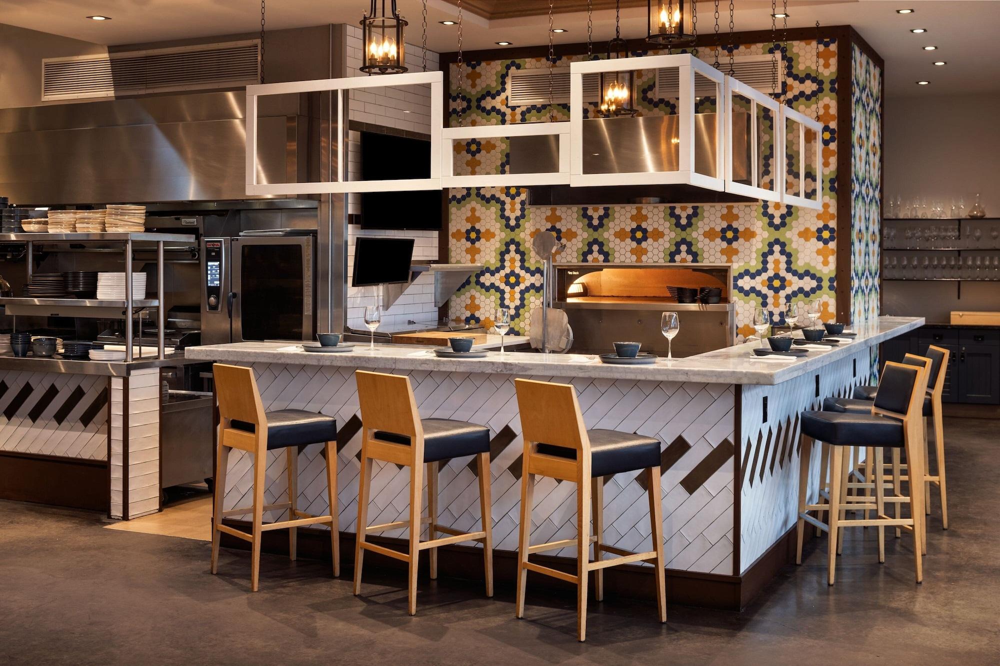 Restaurant Delta Hotels by Marriott Grand Okanagan Resort