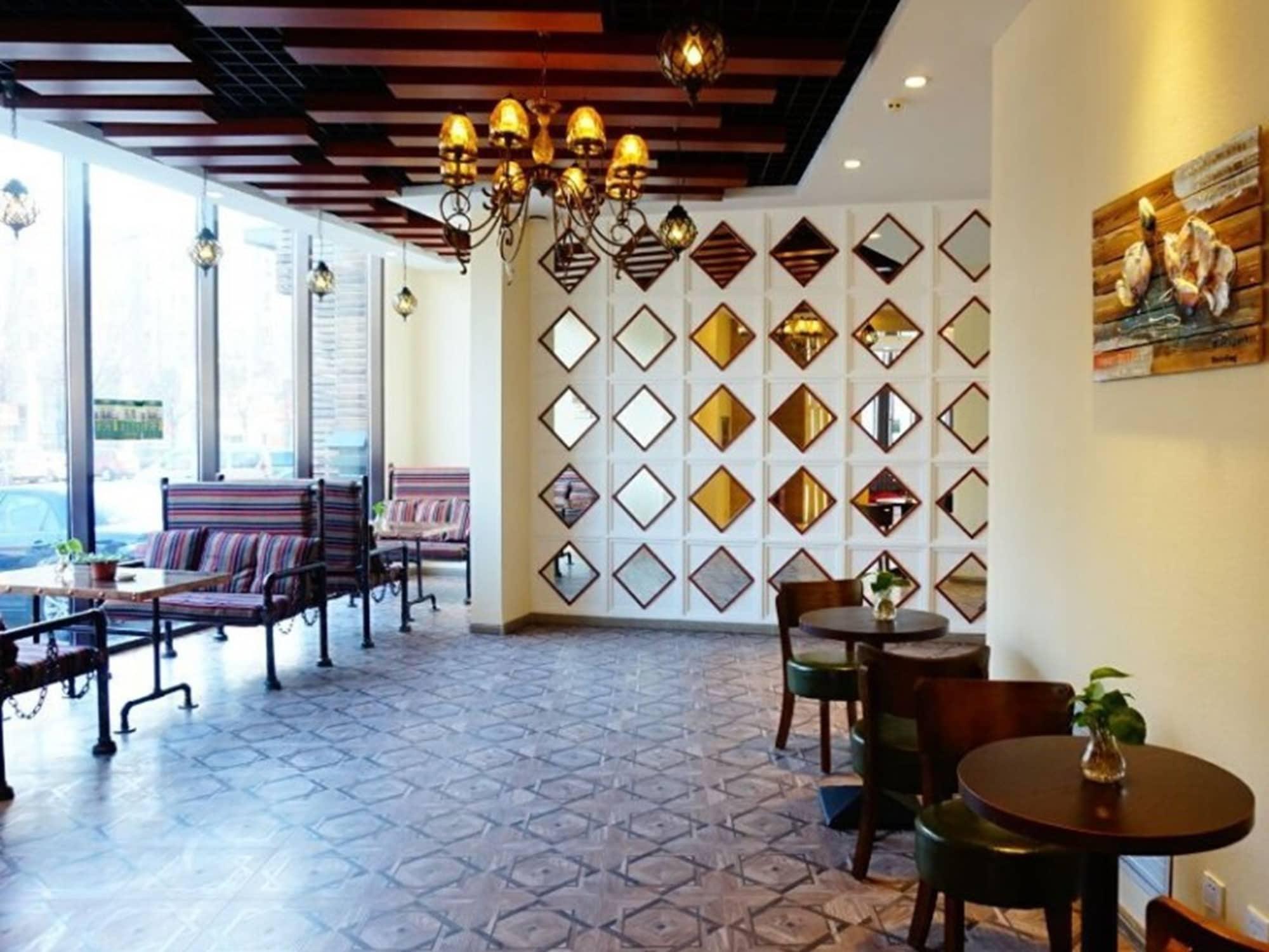 Restaurant GreenTree Inn LiaoYuan Longshan District Train station Longjihuadian Hotel_