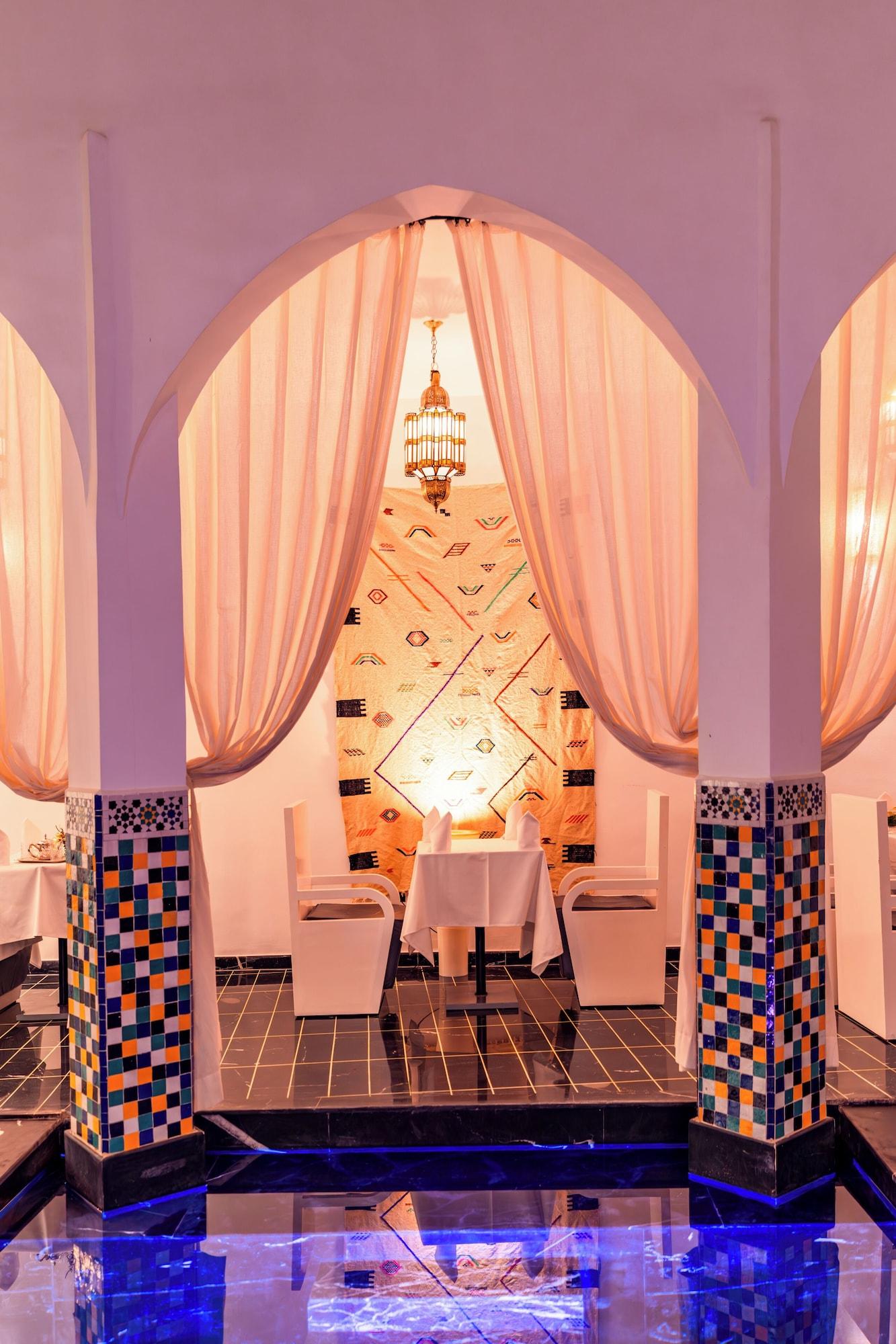 Vista Piscina RIAD L'ECOLE