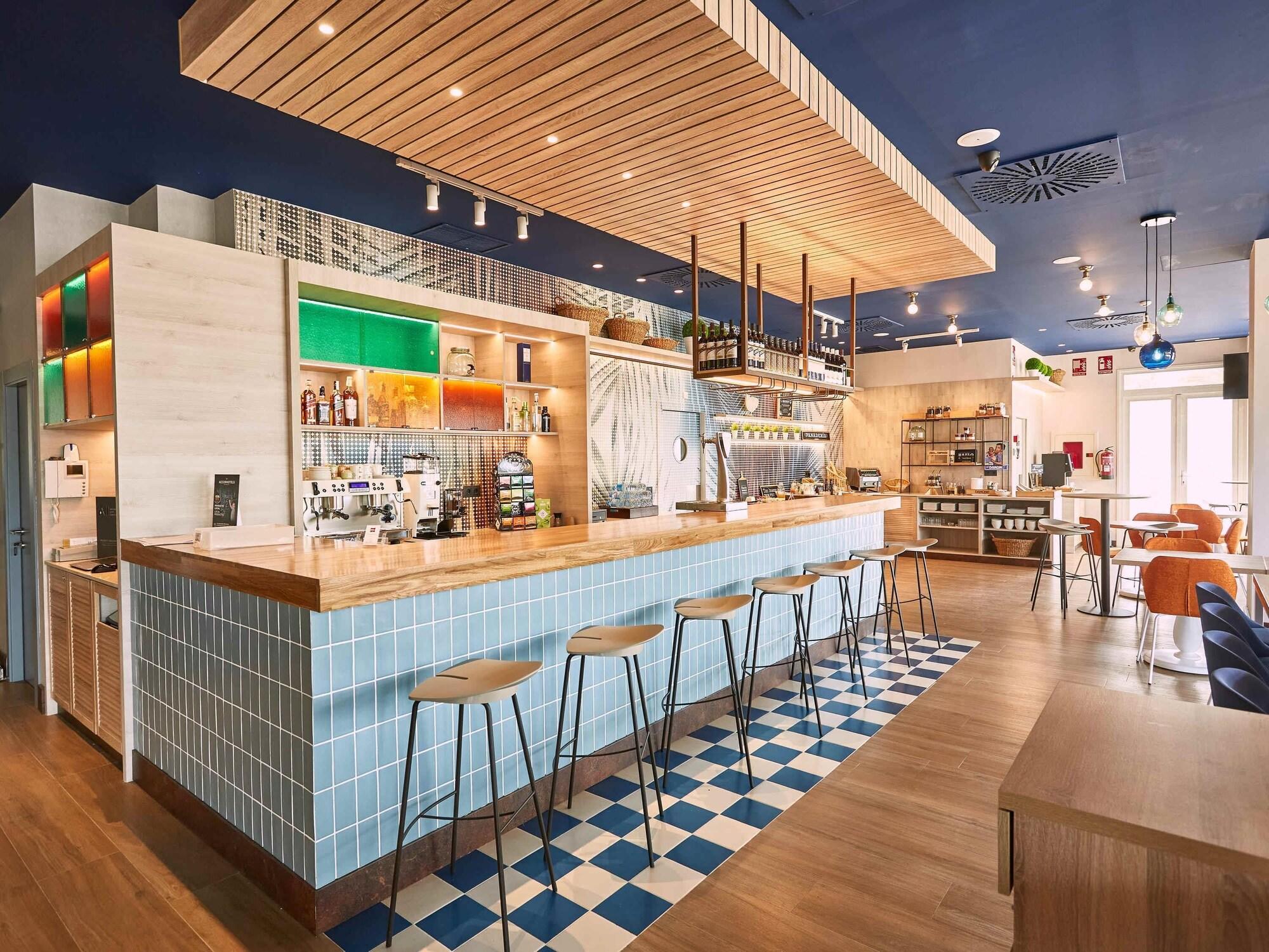 Bar/Salón Hotel ibis Elche