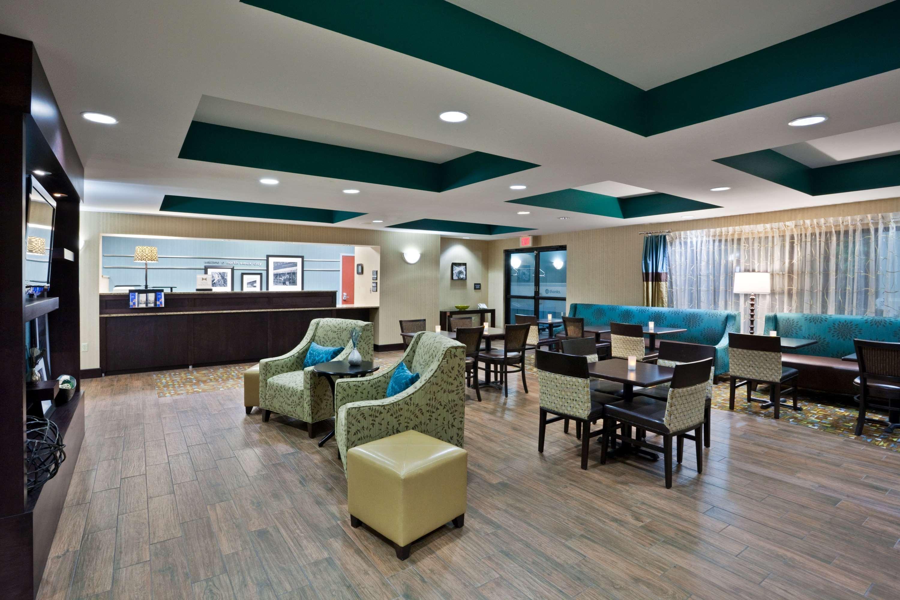 Vista Lobby Hampton Inn North Sioux City