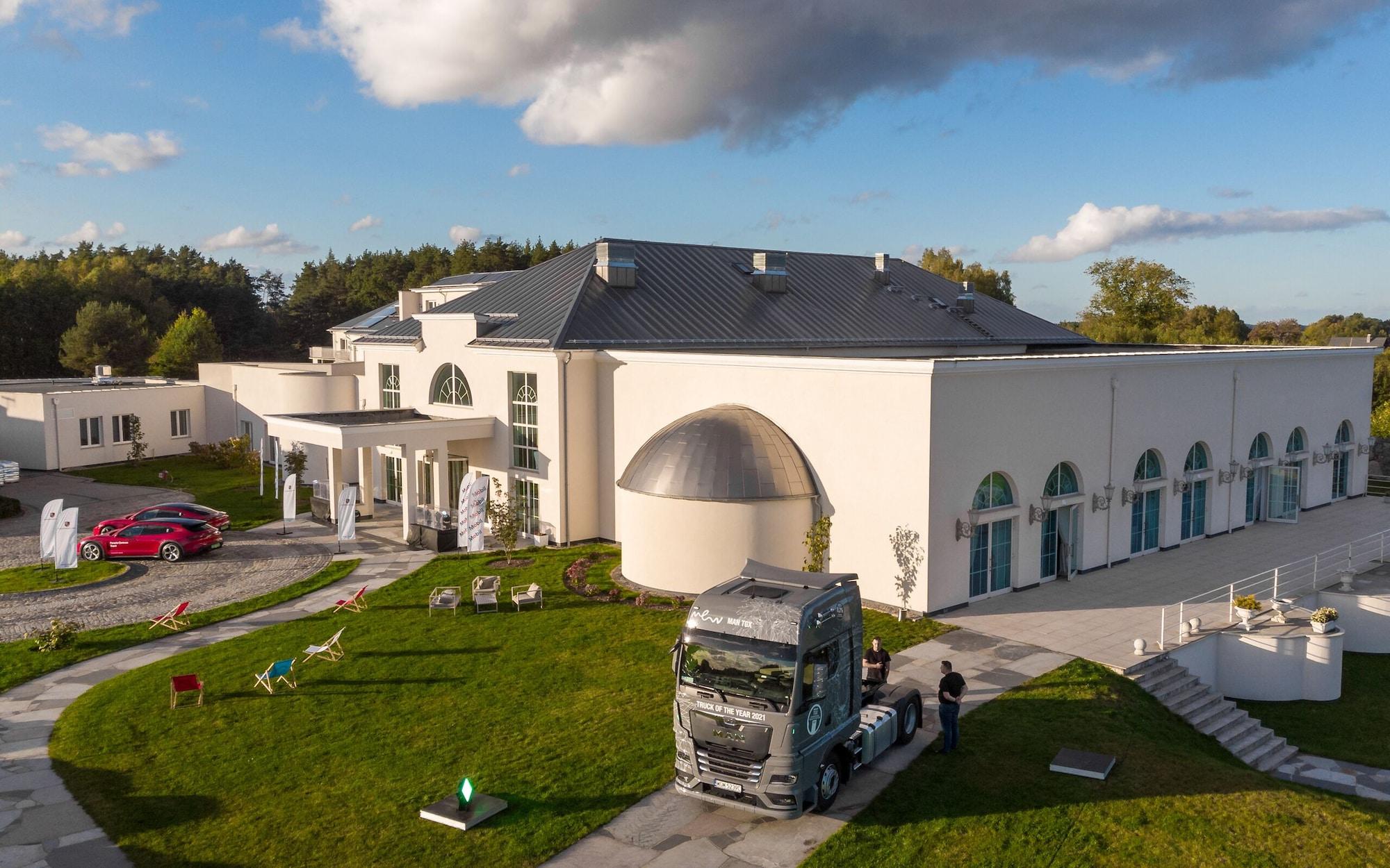 Vista Exterior Hotel Kiston