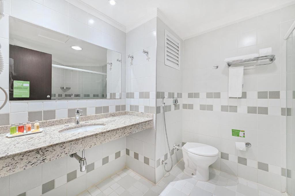 Baño Hotel Nacional inn Cuiabá