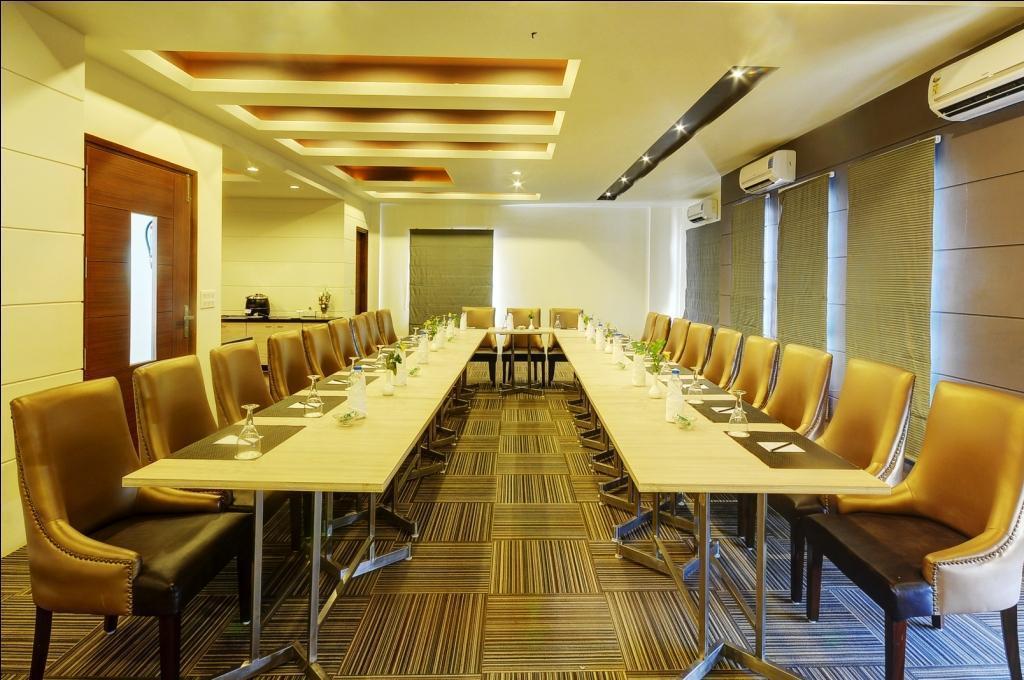 Centro de Negocios Hotel Chirag