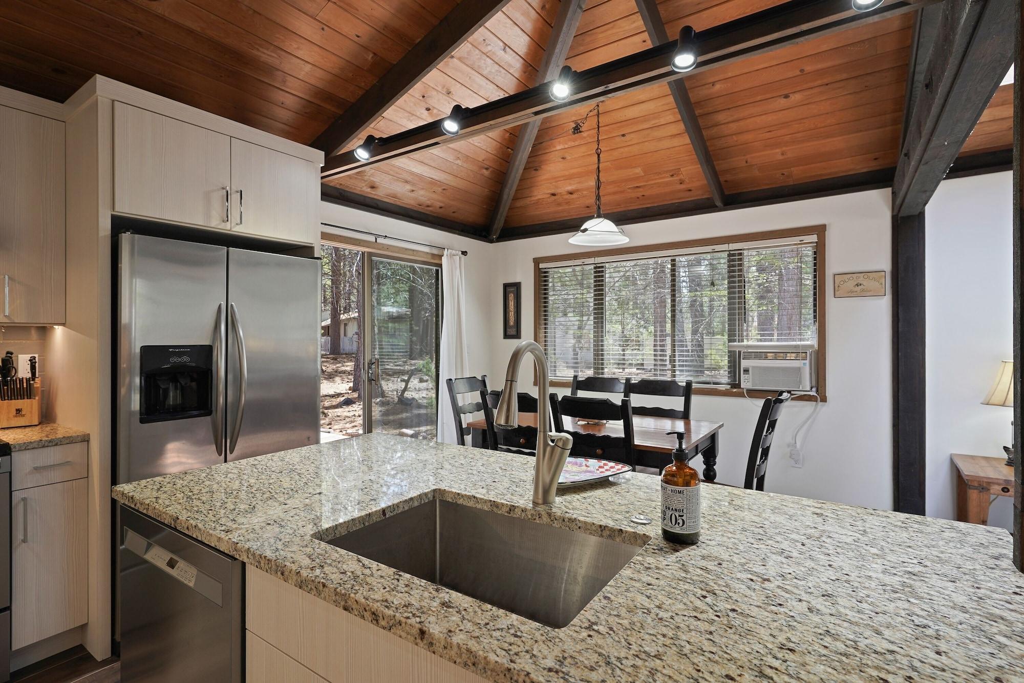 Equipamiento de Habitación 3 Killdeer Lane Pet Friendly Home 3 Minutes Walk from SHARC by RedAwning