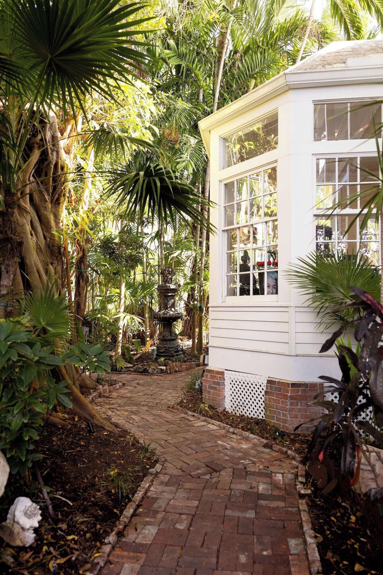 Vista Exterior The Gardens Hotel