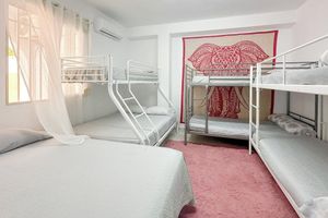 Alquiler Vacacional - Casa en Paterna, la Zona mas Tranquila y Segura de Valencia con Parking Incluido