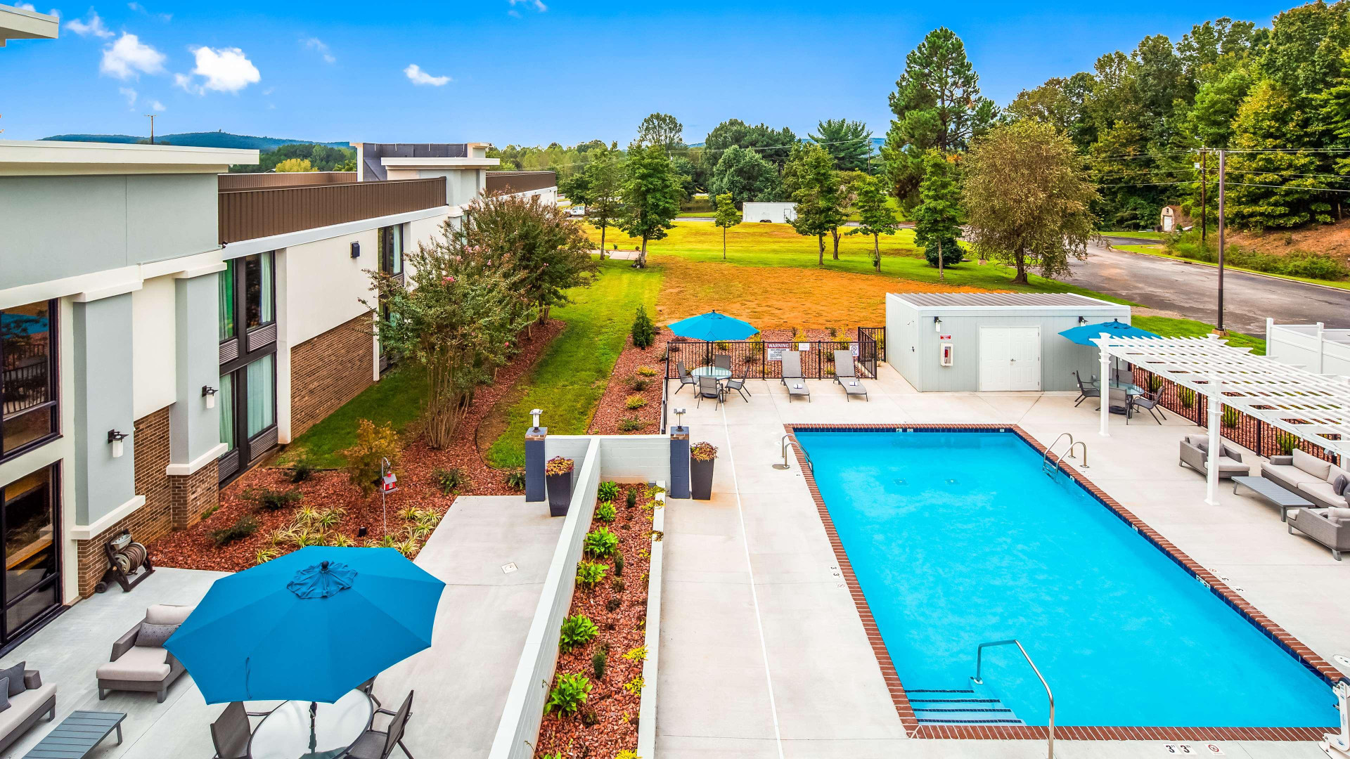 Vista Piscina Best Western Plus Yadkin Valley Inn & Suites