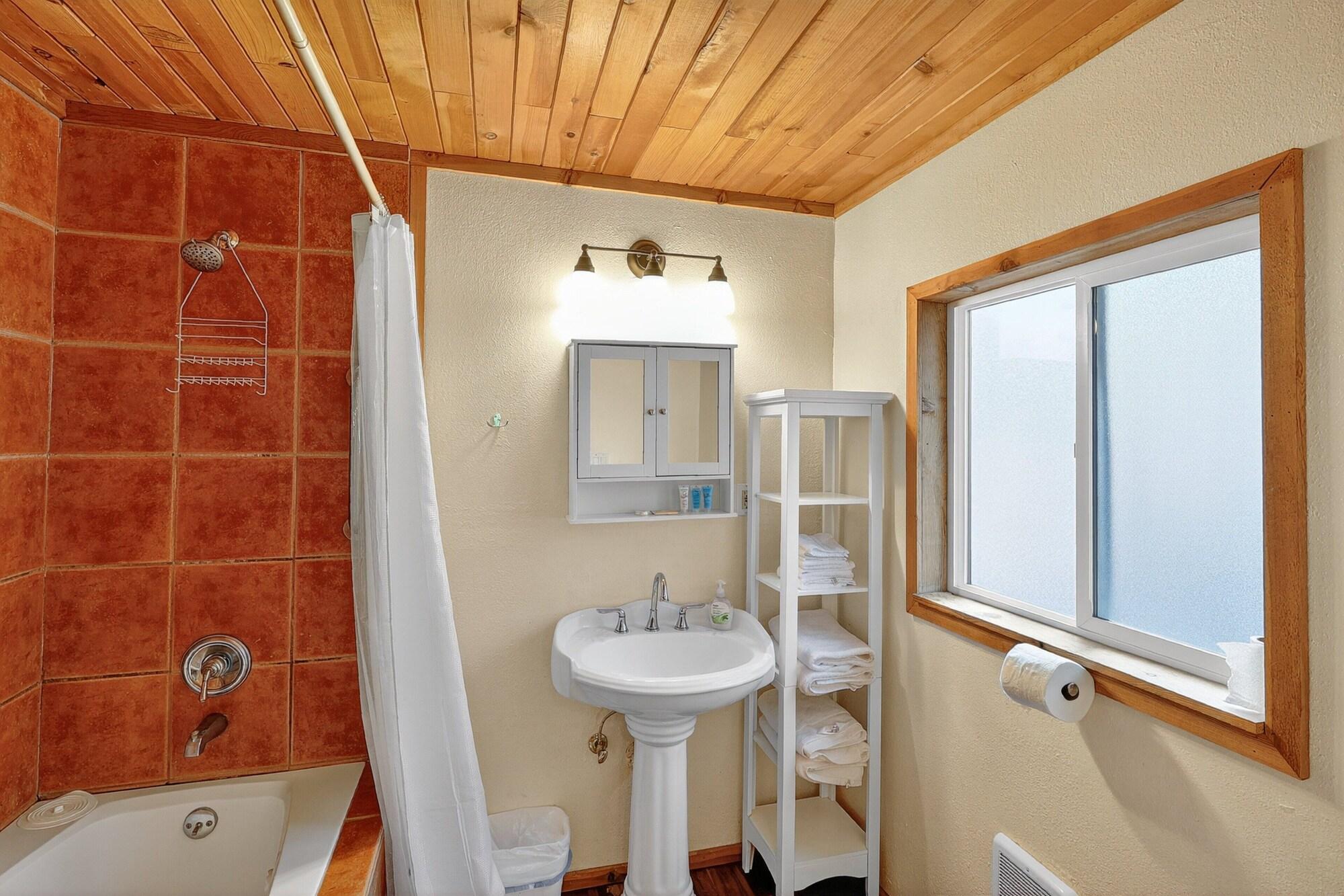 Equipamiento de Habitación Rouge Cobb Mountain Hotel - Cabin 5