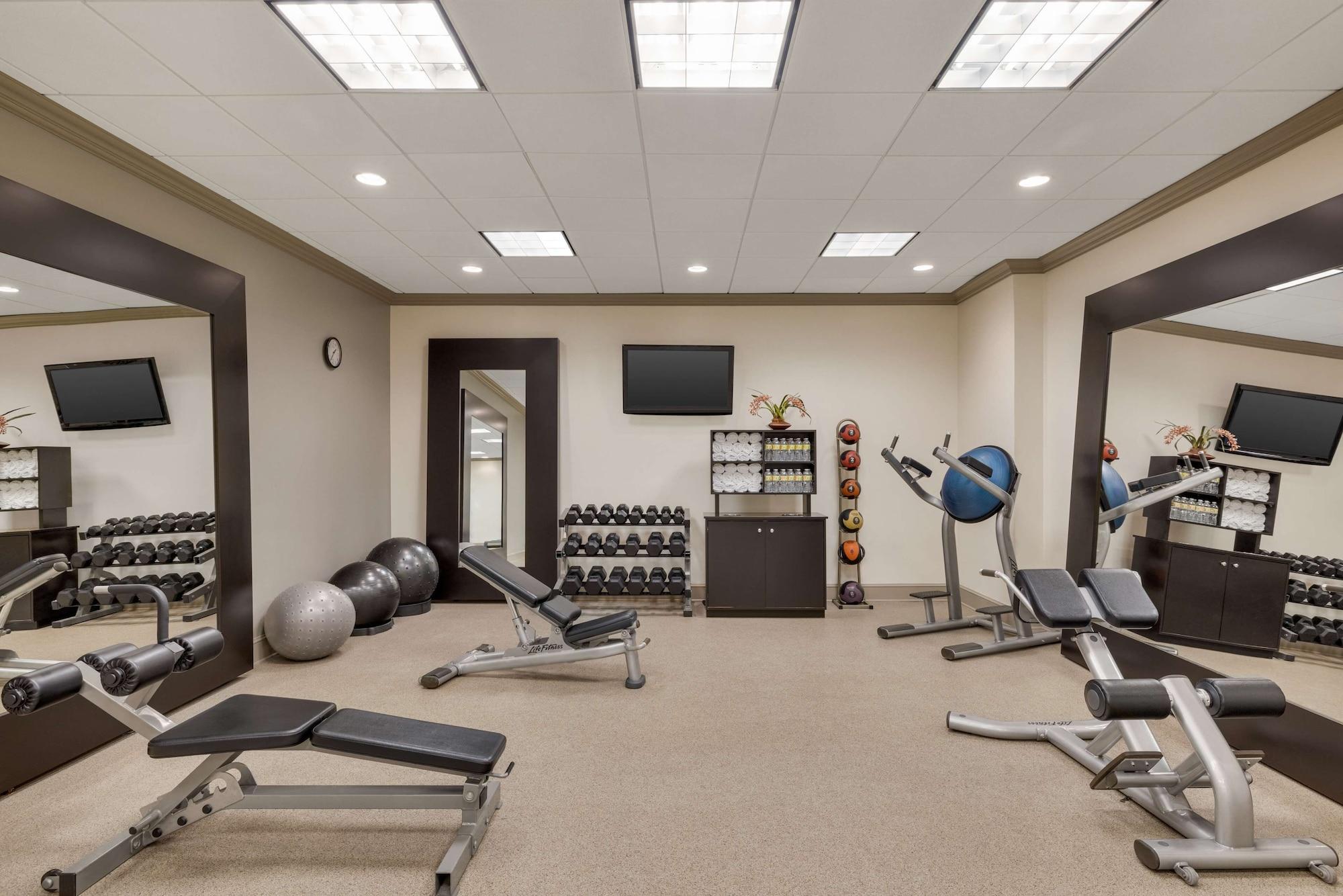 Gimnasio DoubleTree by Hilton Hotel New Orleans Airport