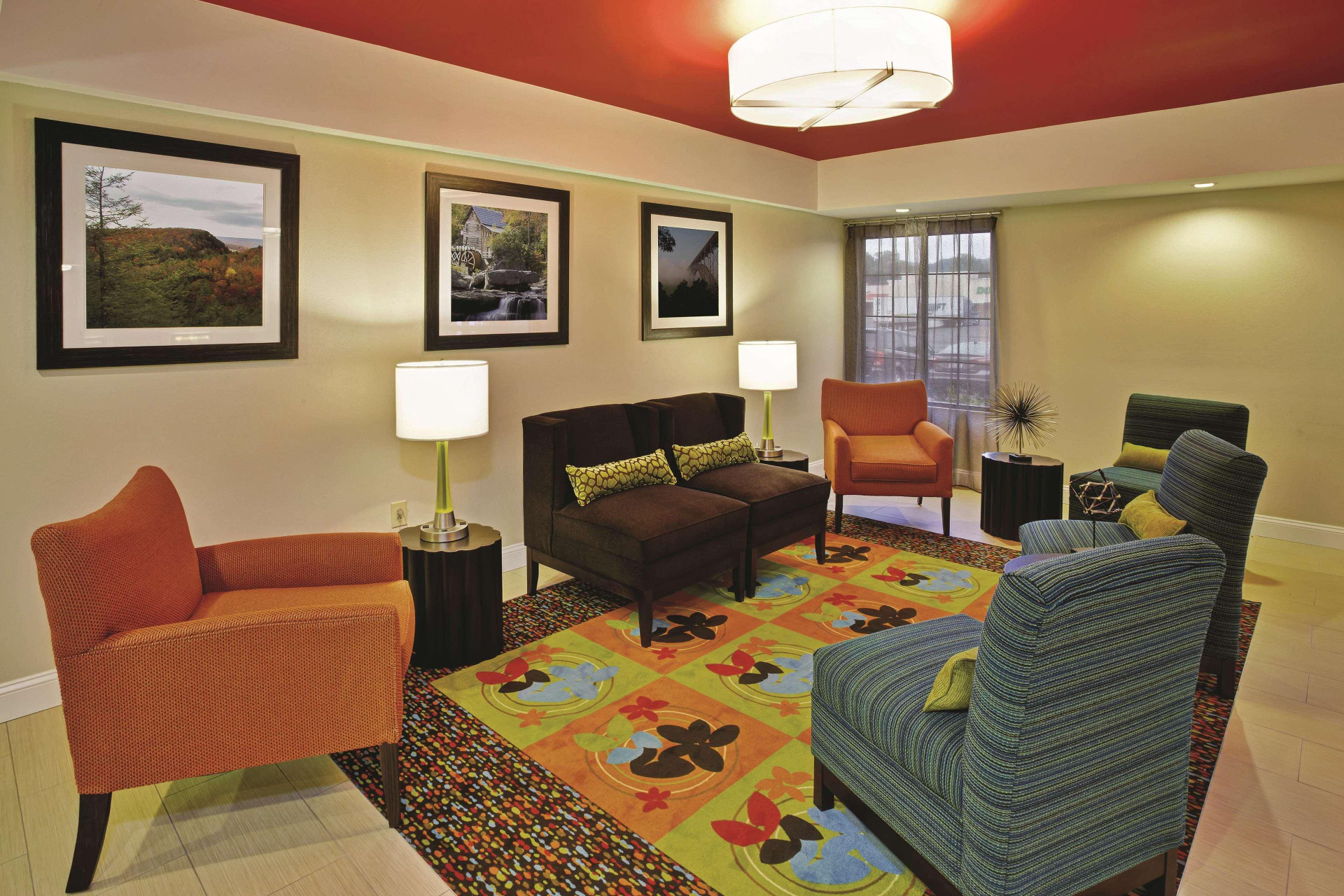 Vista Lobby La Quinta Inn Suites By Wyndham Summersville