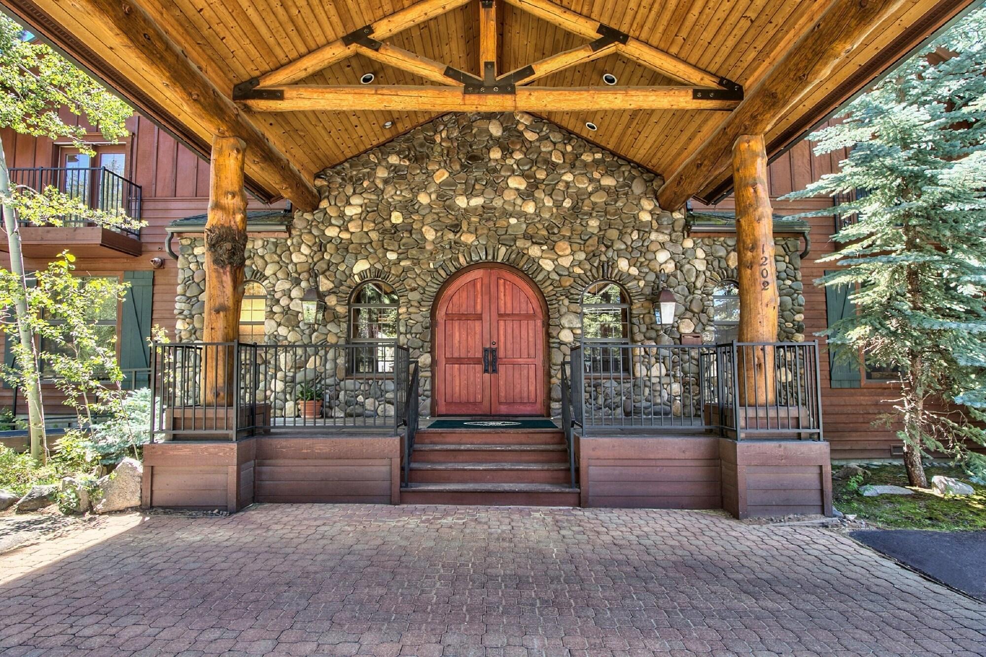 Vista Exterior Black Bear Lodge