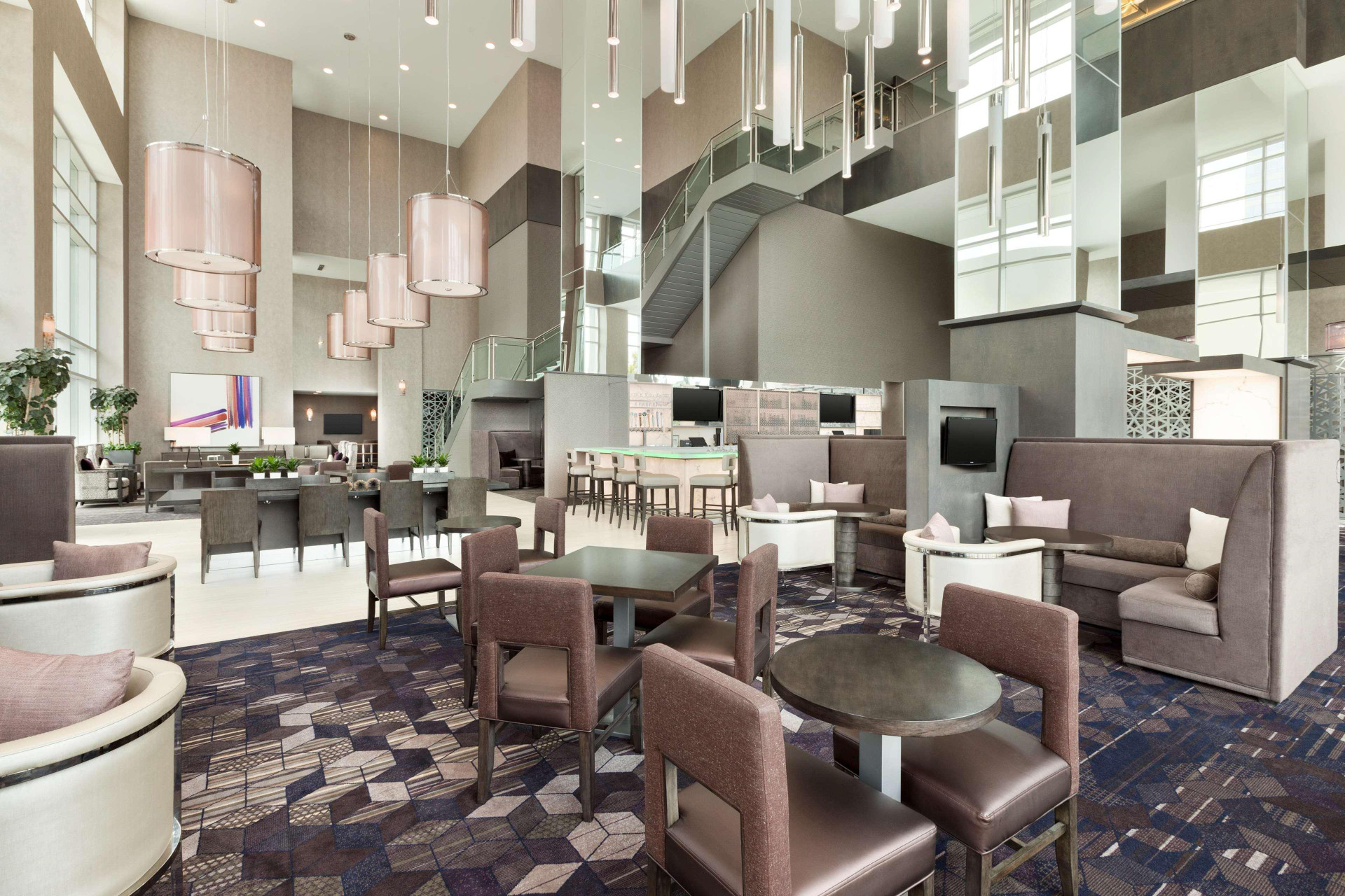 Bar/Salón Embassy Suites by Hilton Charlotte Uptown 