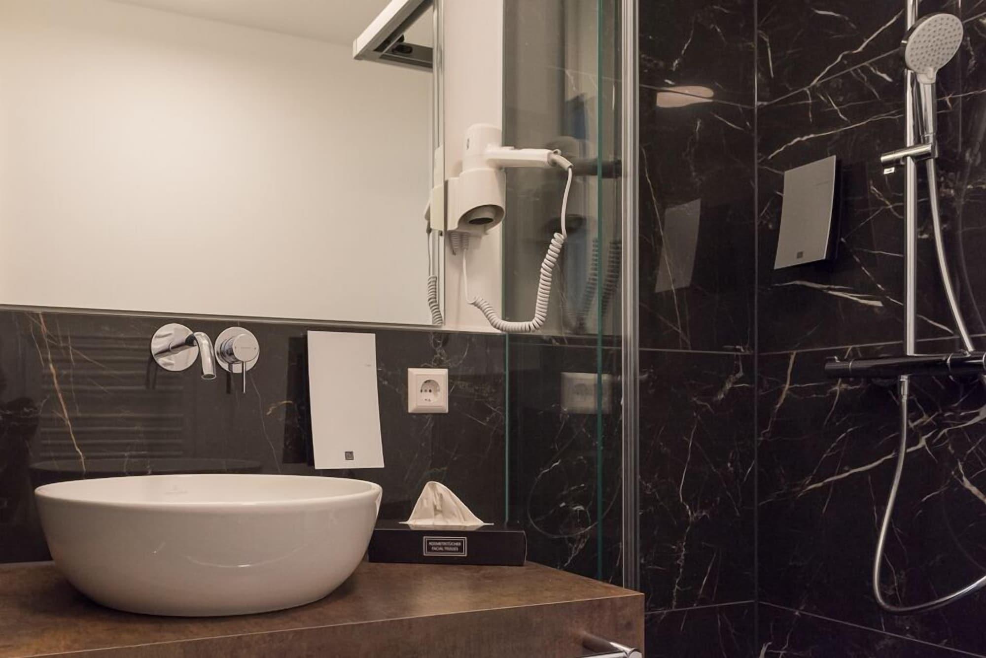 Equipamiento de Habitación The Outlet Hotel