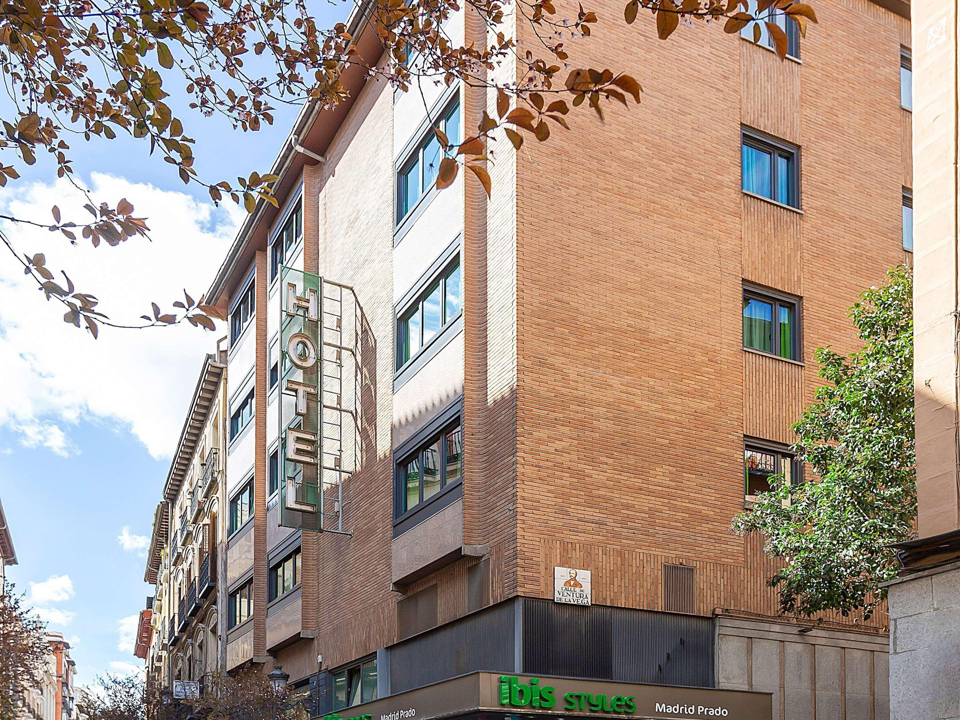 Vista Exterior Hotel ibis Styles Madrid Prado