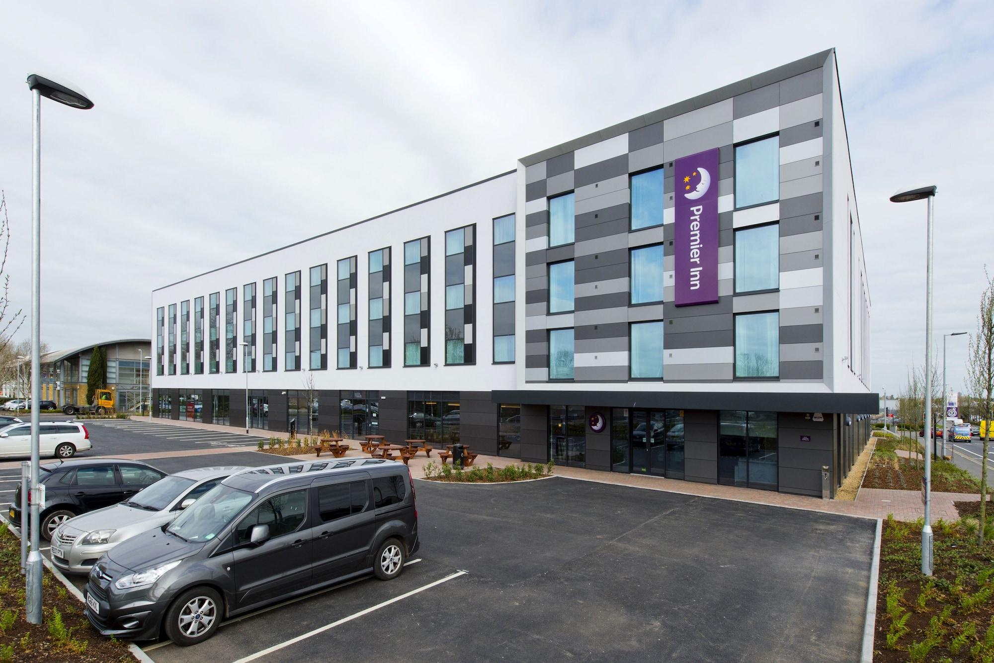 Vista Exterior Premier Inn Slough West - Slough Trading Estate