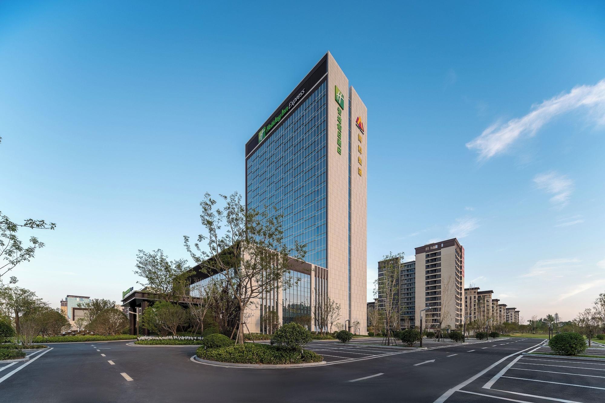 Vista Exterior Holiday Inn Express Zhoukou Dancheng by IHG