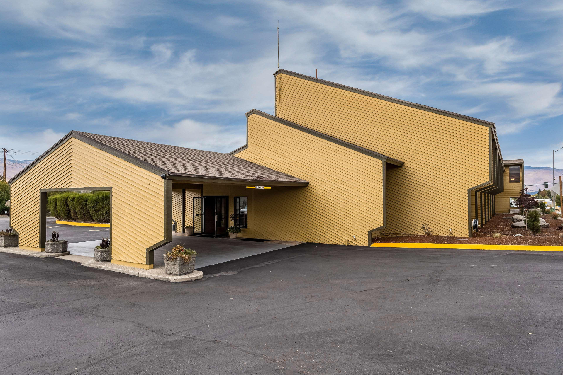 Vista Exterior SureStay by Best Western Wenatchee