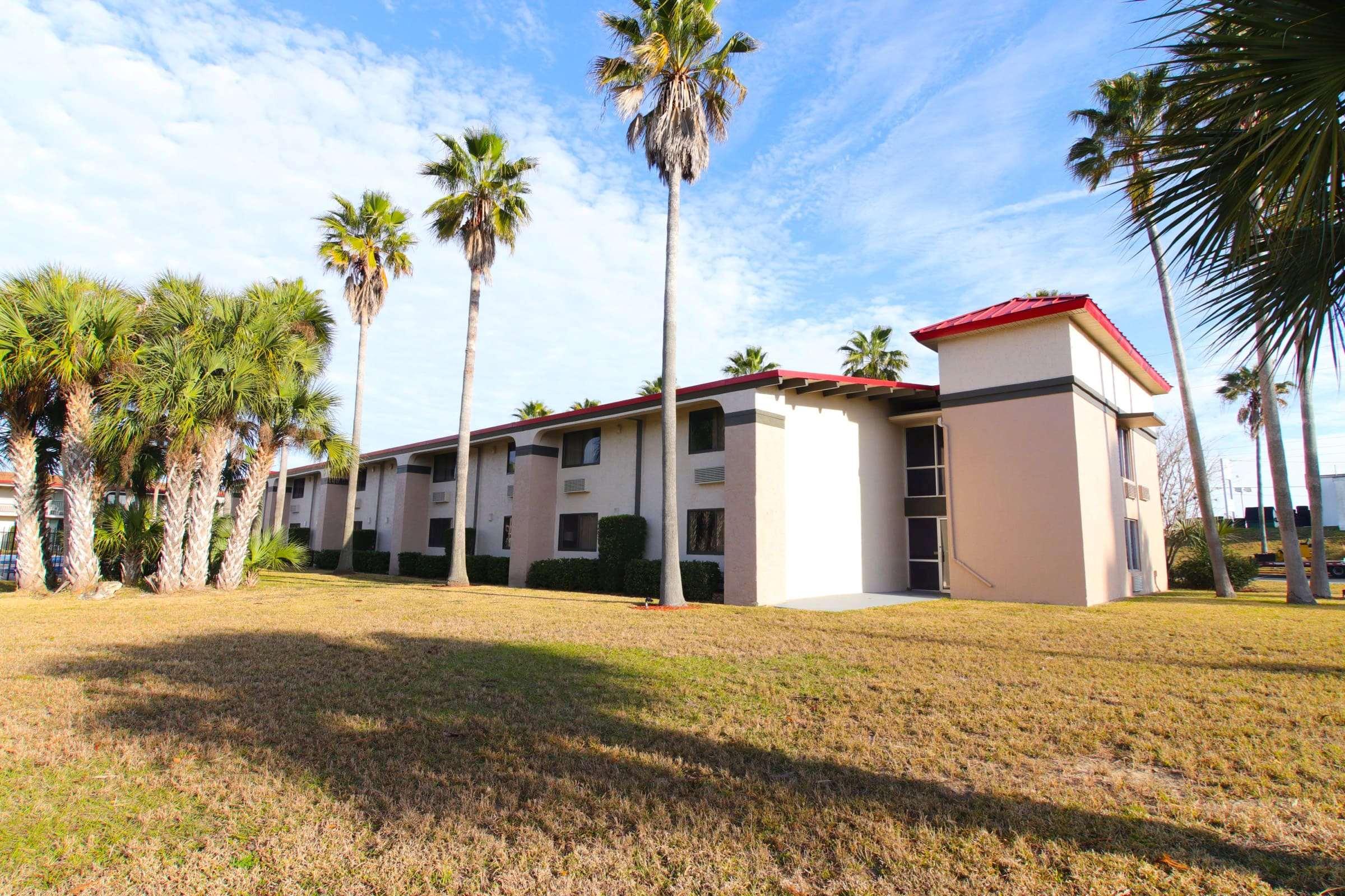 Vista Exterior Ramada by Wyndham Davenport Orlando South