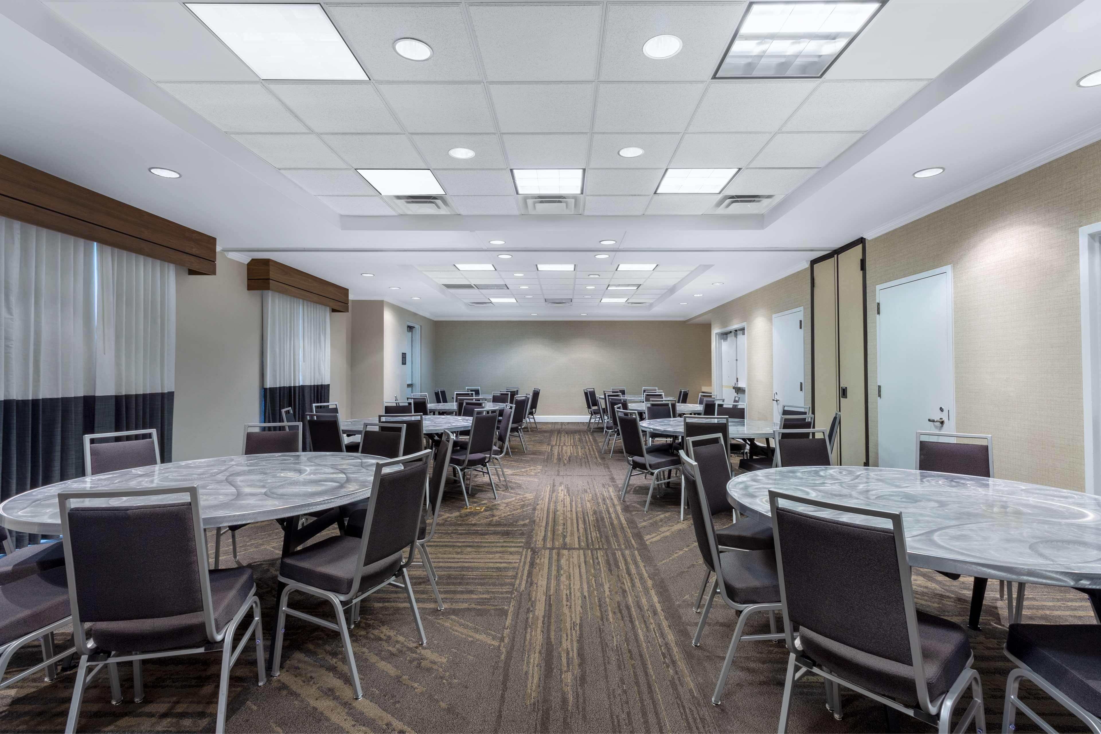 Centro de Negocios Hilton Garden Inn Islip MacArthur Airport