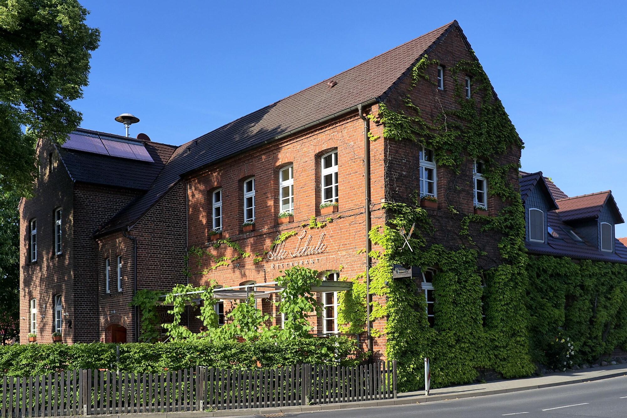 Vista Exterior Alte Schule Hotel
