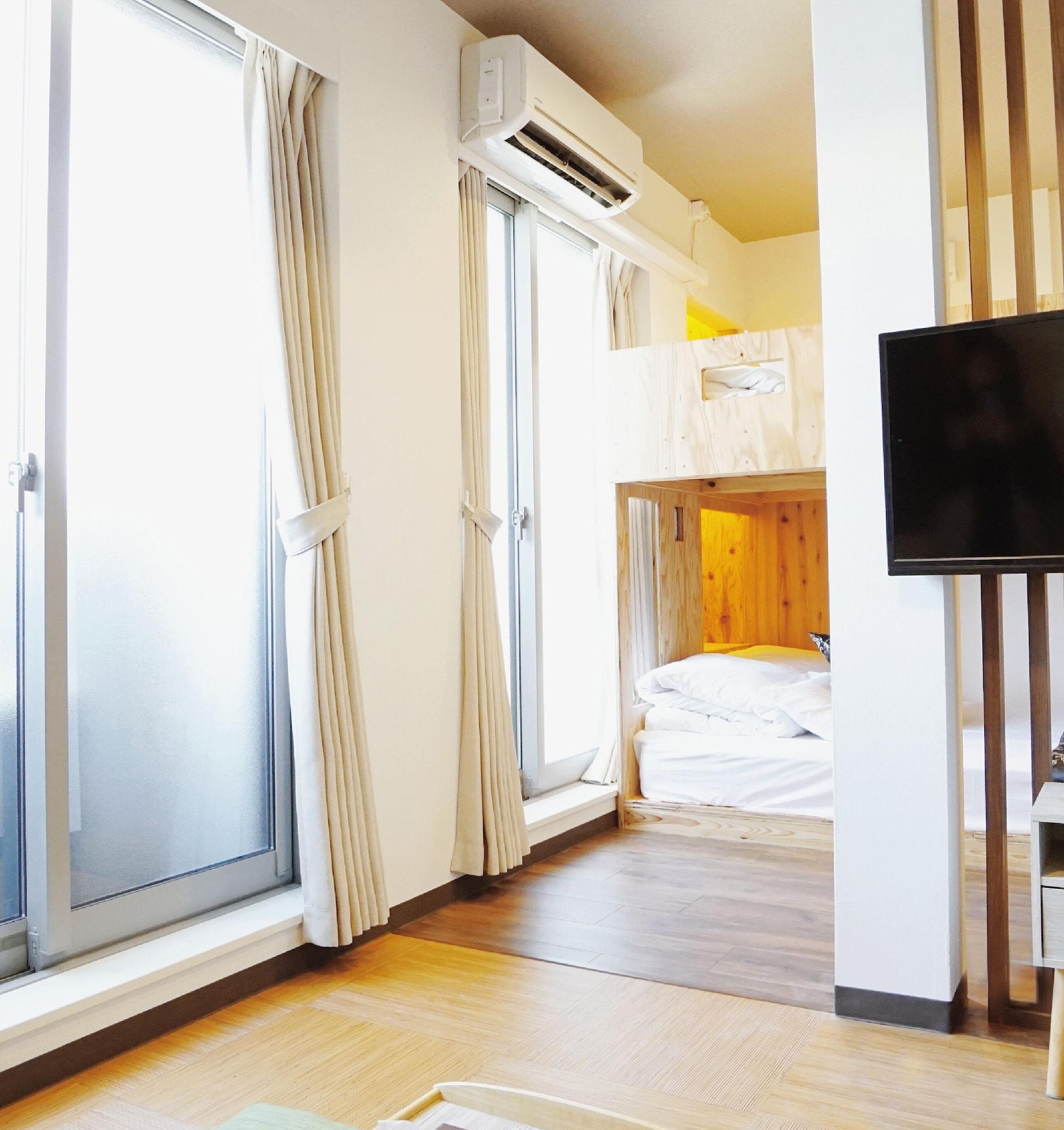 Varios Poly Hostel Osaka