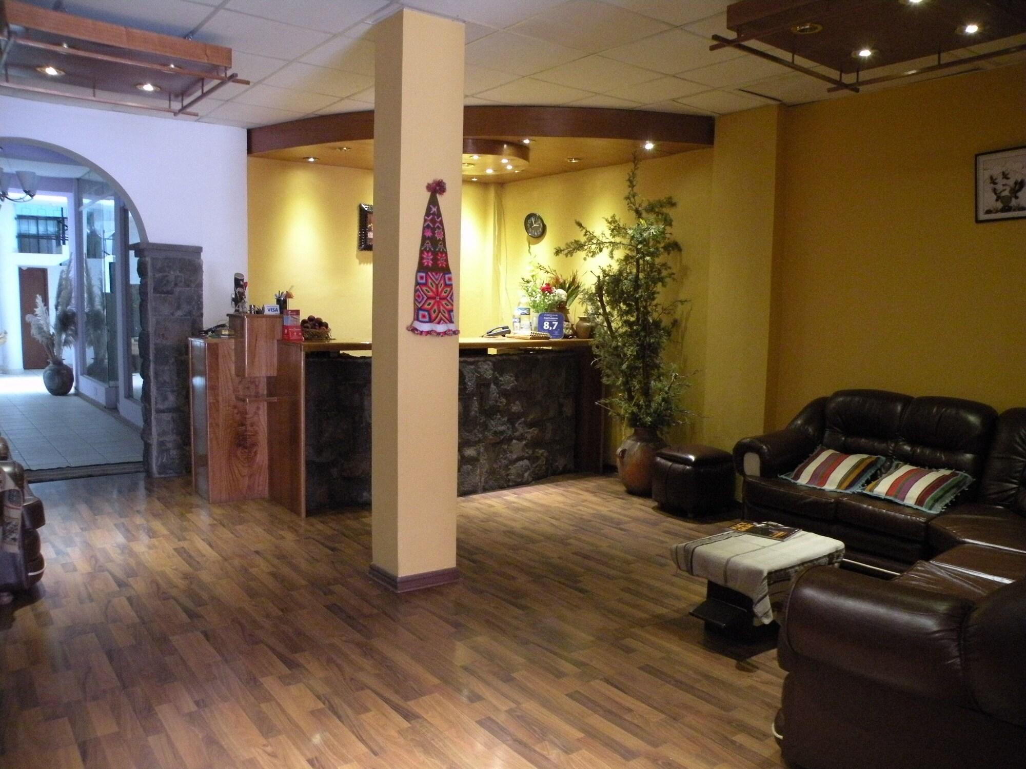Vista Lobby Cantuta Inn