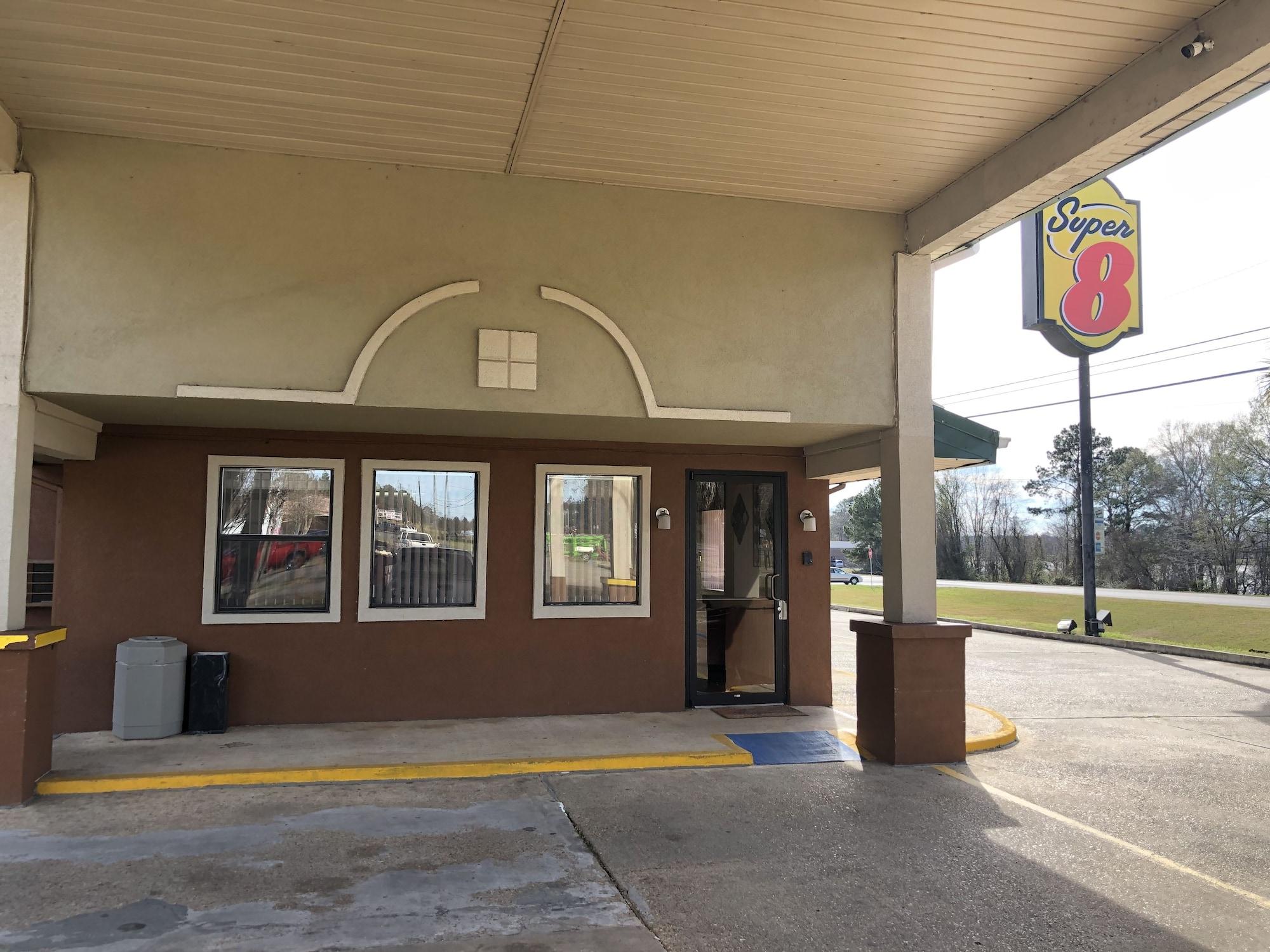 Vista Exterior Super 8 by Wyndham Natchitoches