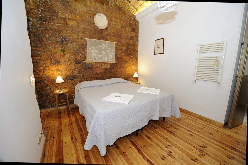 Varios B&B Chain Gallienus