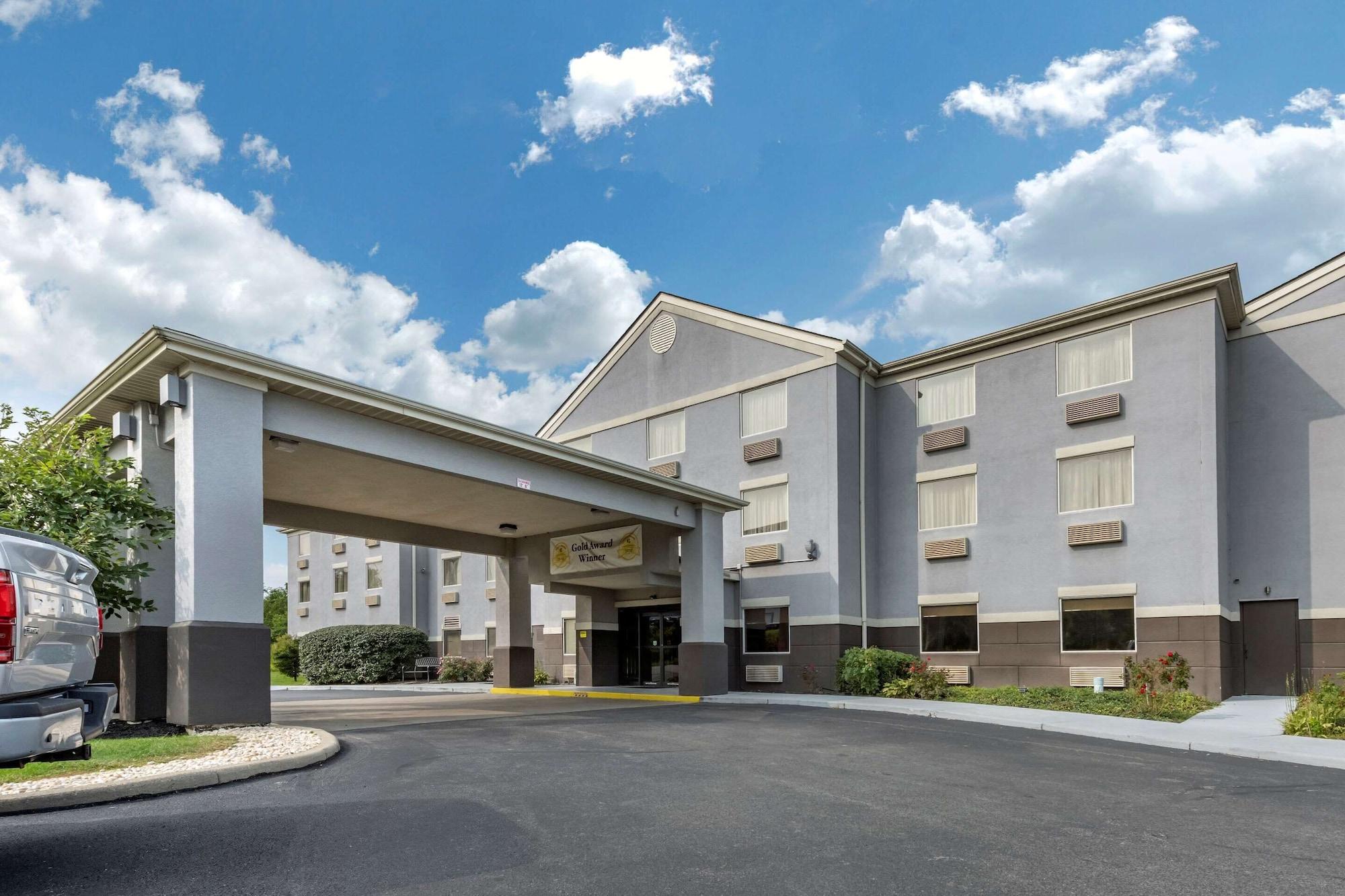 Vista Exterior Comfort Inn & Suites Butler