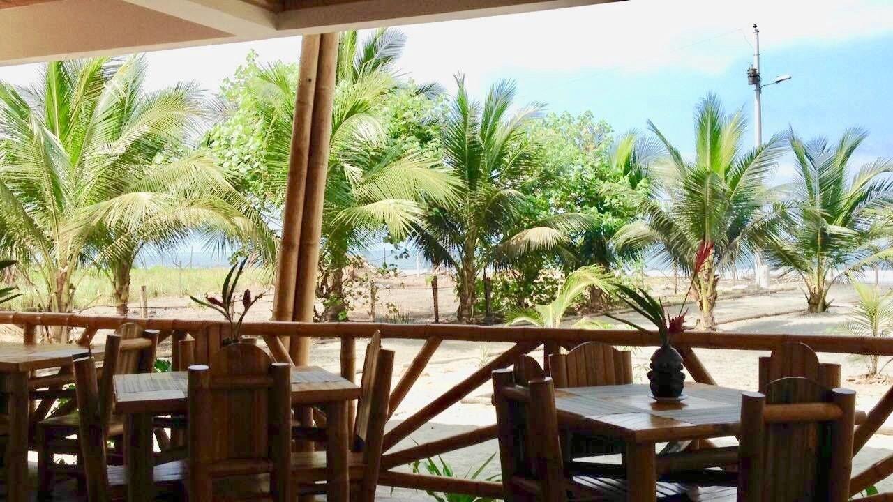 Bar/Salón Seaside Garden Lodge Mompiche