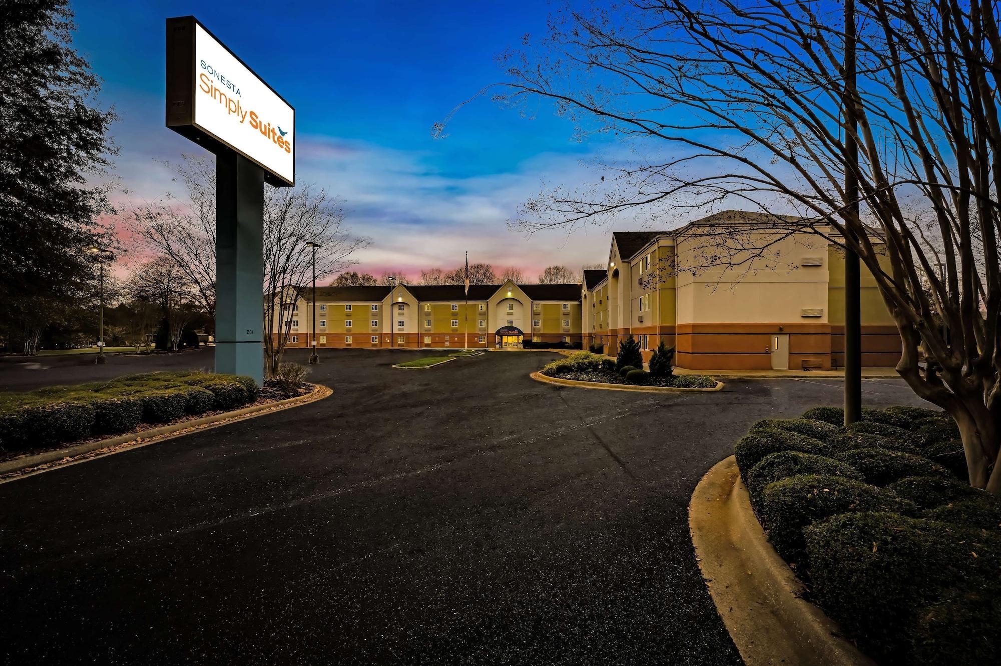 Vista Exterior Sonesta Simply Suites Huntsville Research Park
