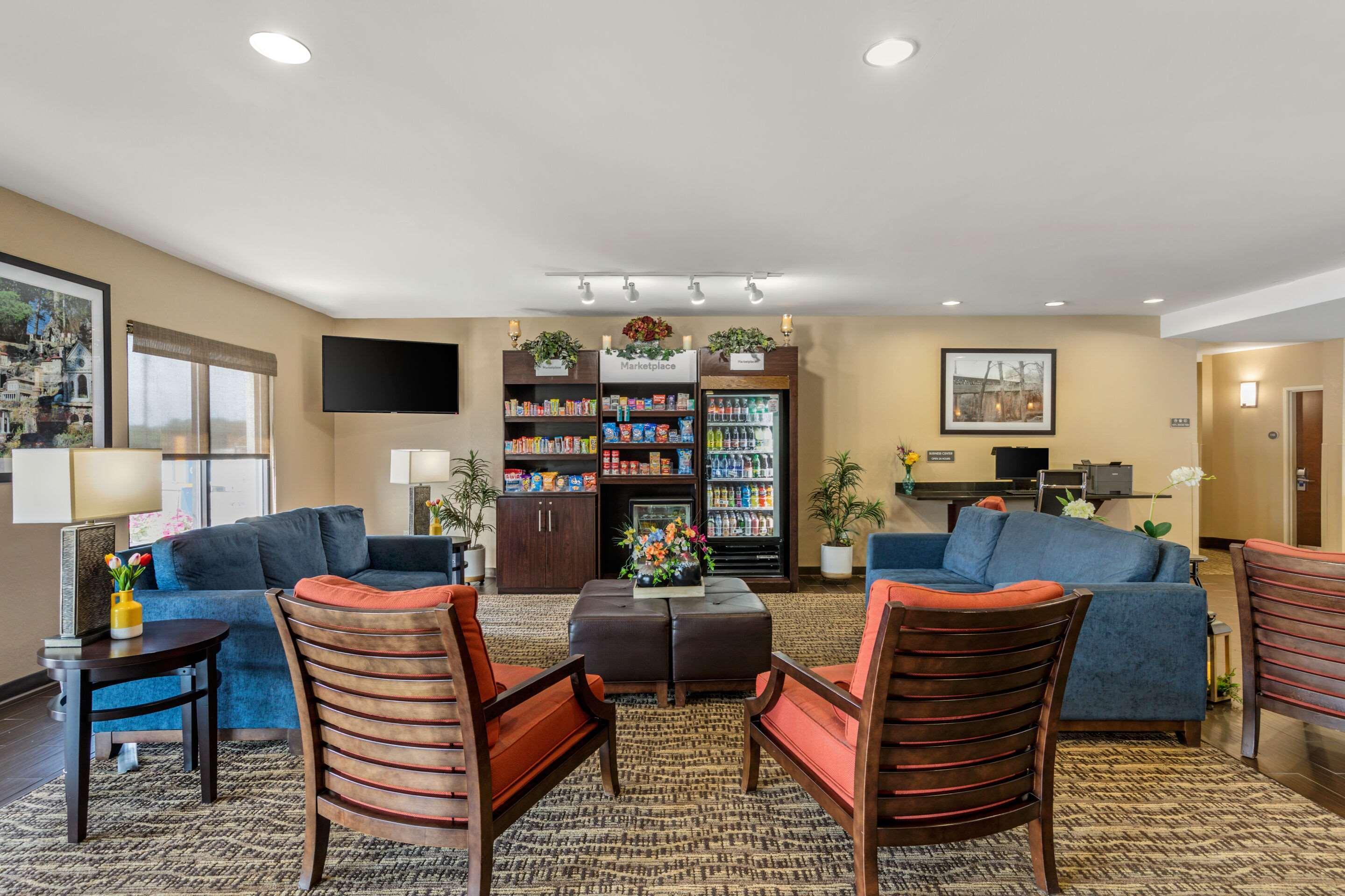 Vista Lobby Comfort Suites Cullman I-65 Exit 310