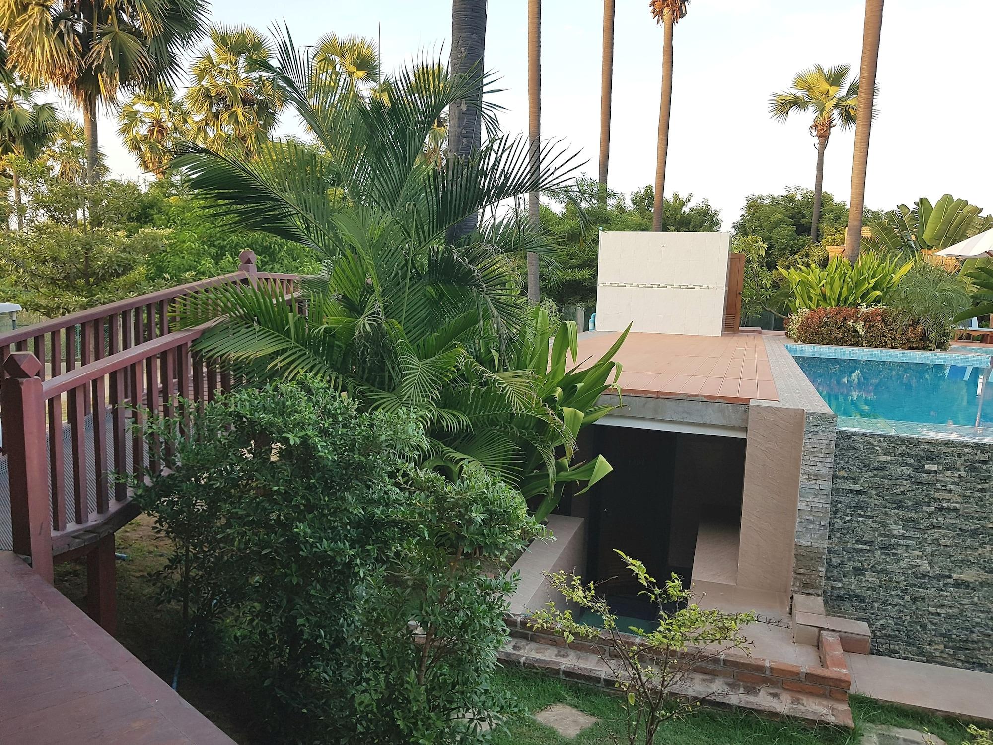 Vista Exterior Famous Hotel Bagan