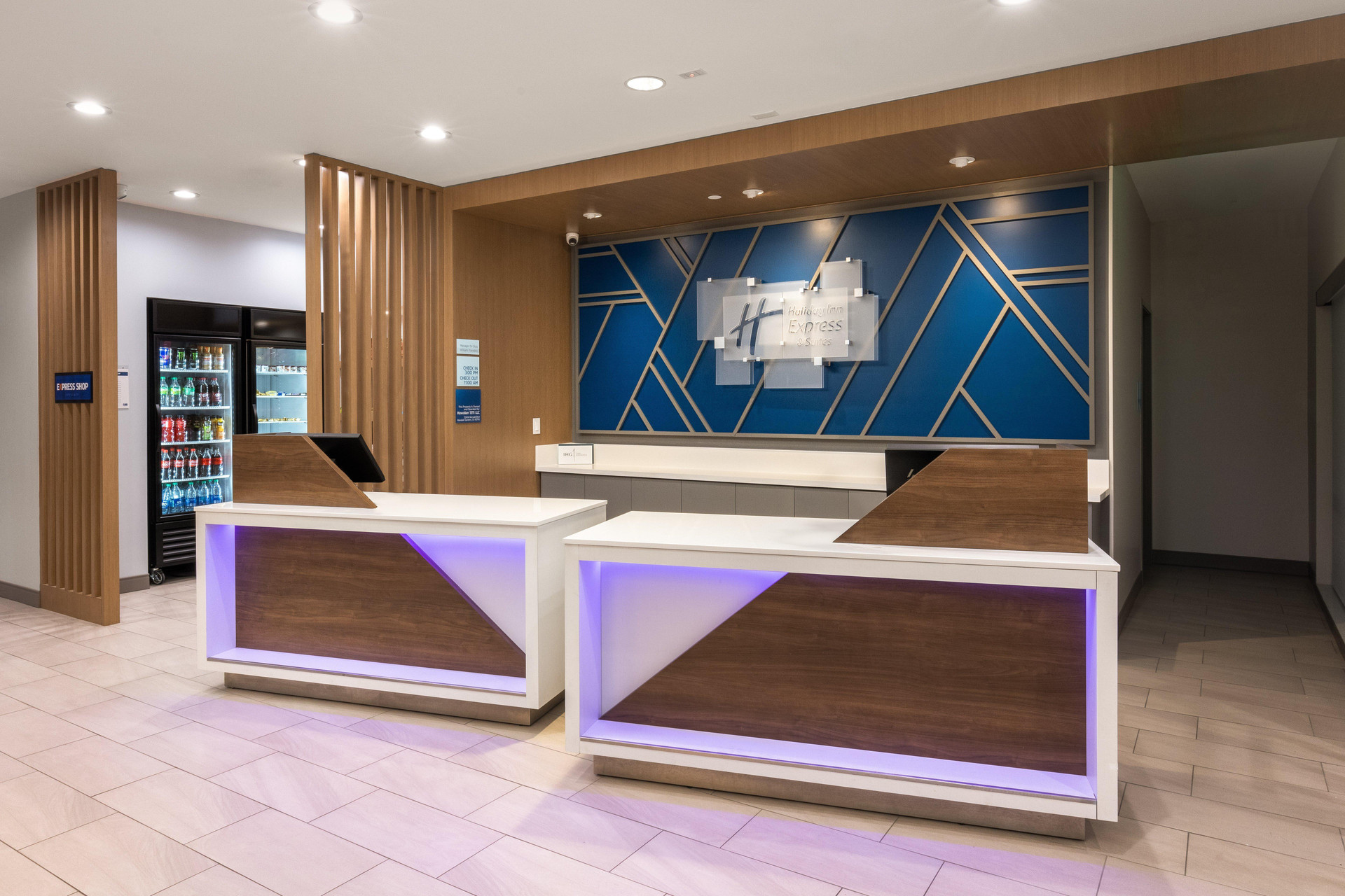 Vista Lobby Holiday Inn Express & Suites Hawaiian Gardens by IHG