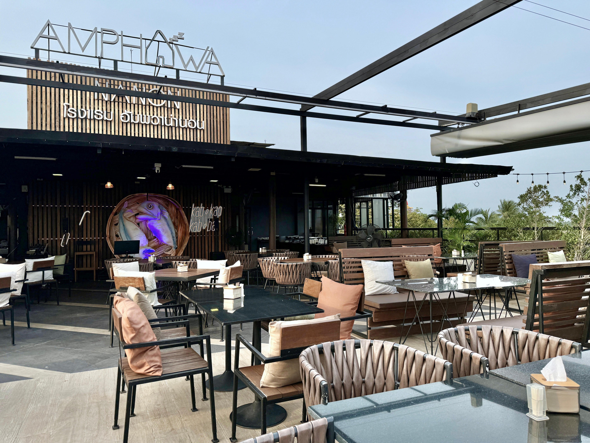 Bar/Salón Amphawa Nanon