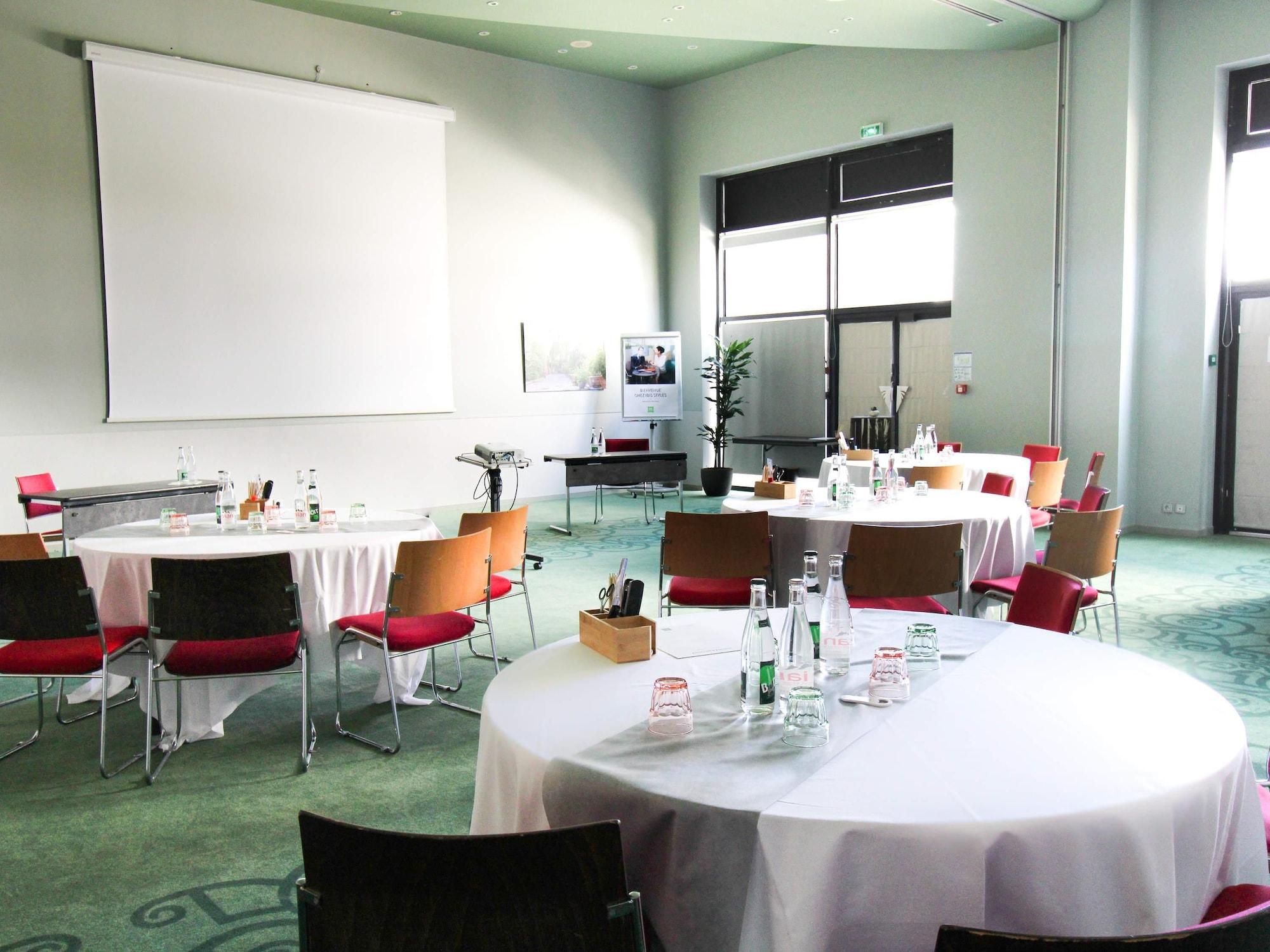 Sala de Reuniones ibis Styles Evry Courcouronnes Hotel and Events