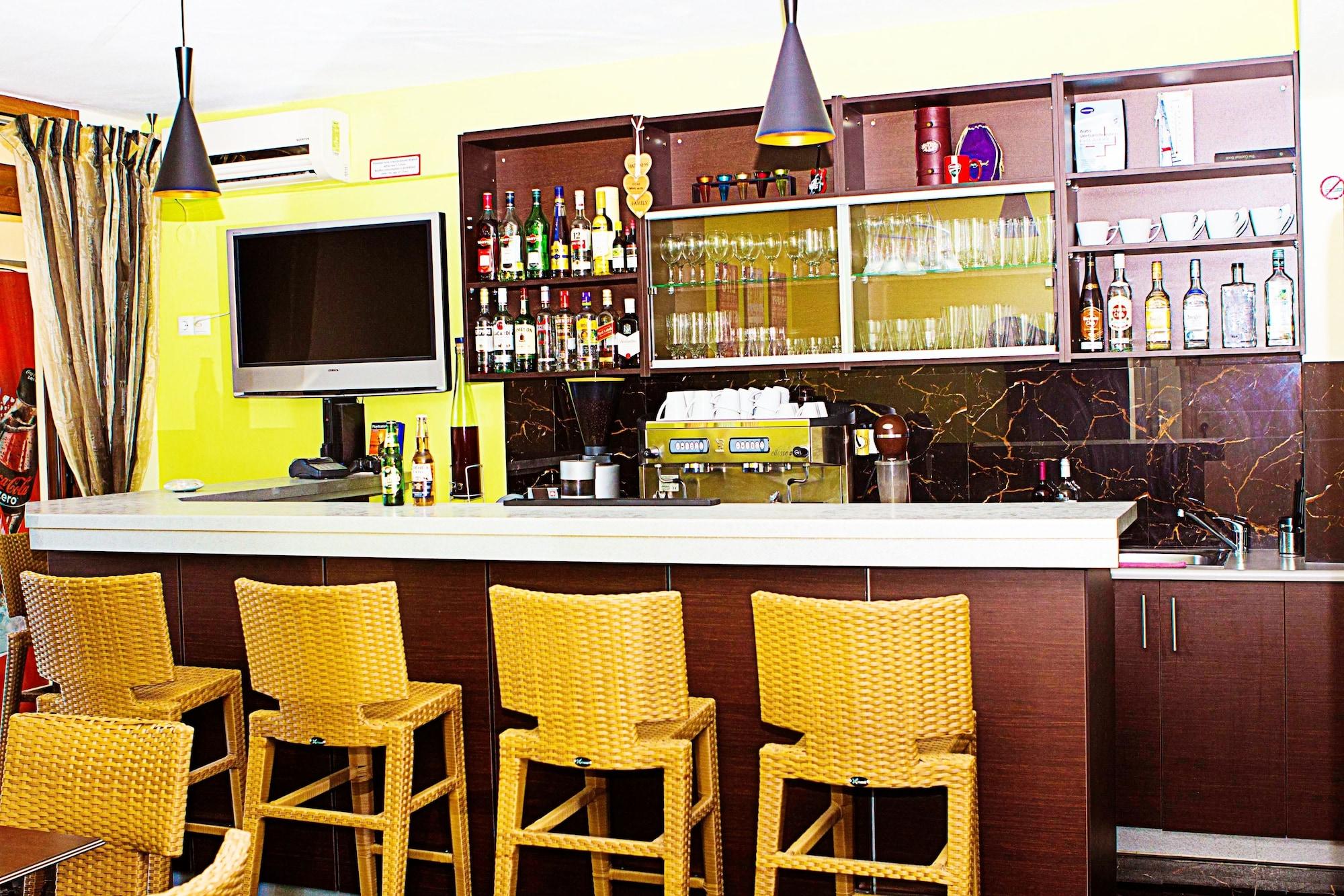 Bar/Salón Anthena Studios